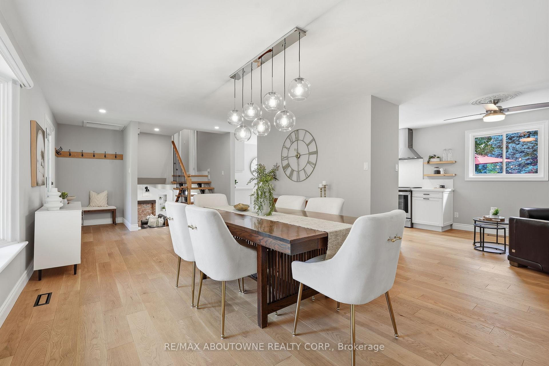 Photo 4 of 1281 Lakeview Drive, Oakville, Falgarwood — HOMEH