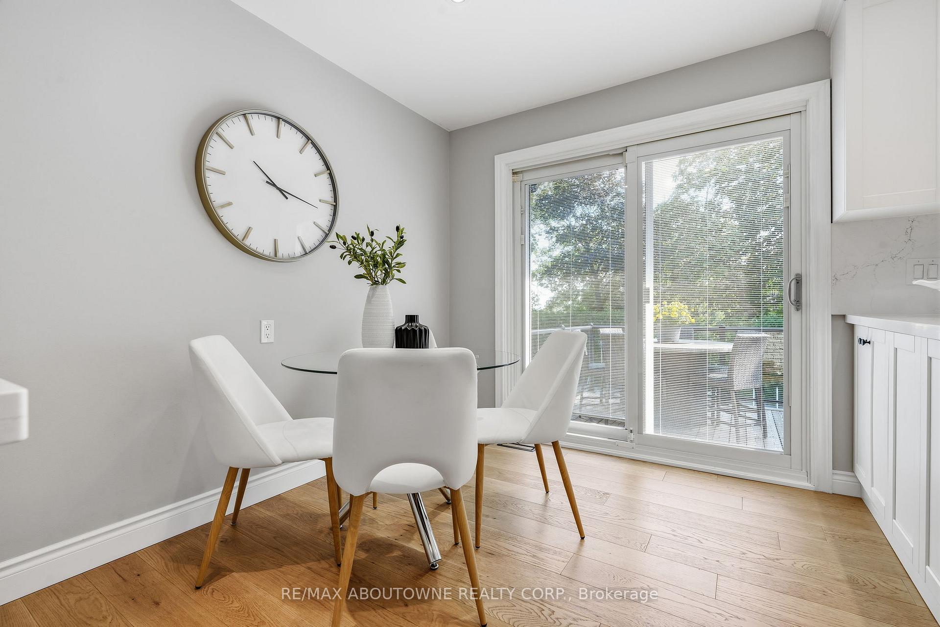 Photo 7 of 1281 Lakeview Drive, Oakville, Falgarwood — HOMEH