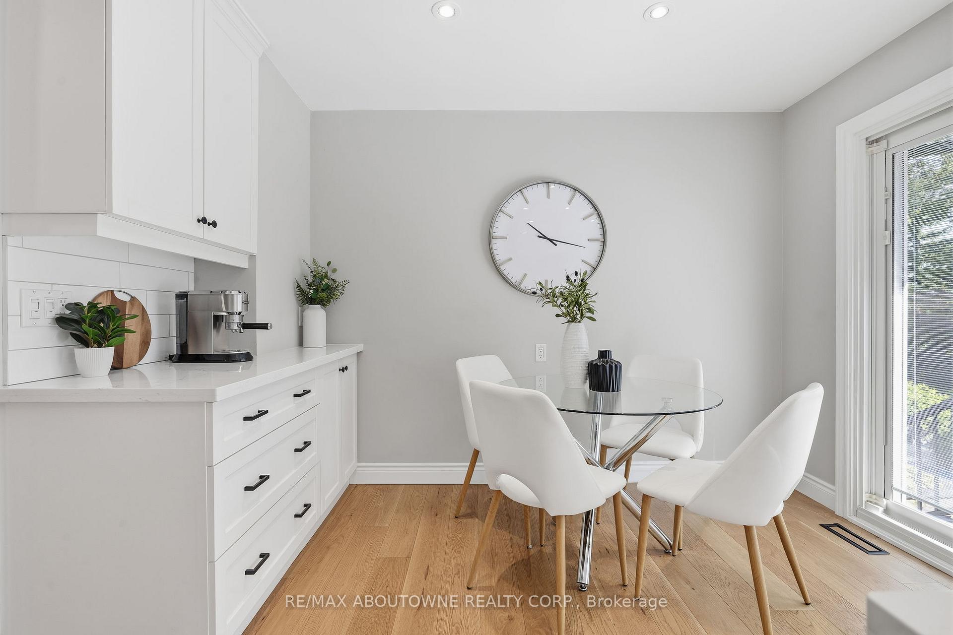 Photo 8 of 1281 Lakeview Drive, Oakville, Falgarwood — HOMEH