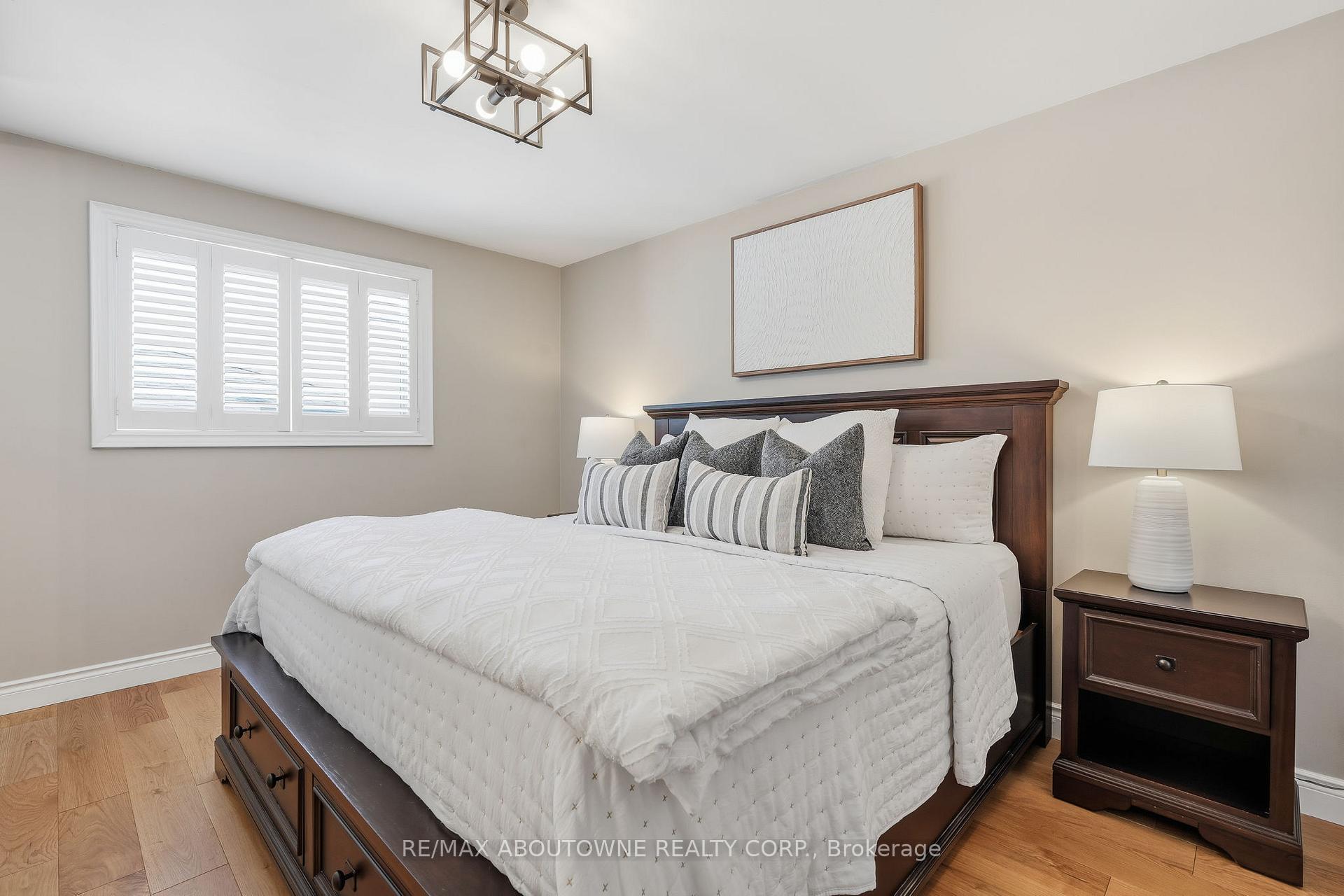 Photo 11 of 1281 Lakeview Drive, Oakville, Falgarwood — HOMEH