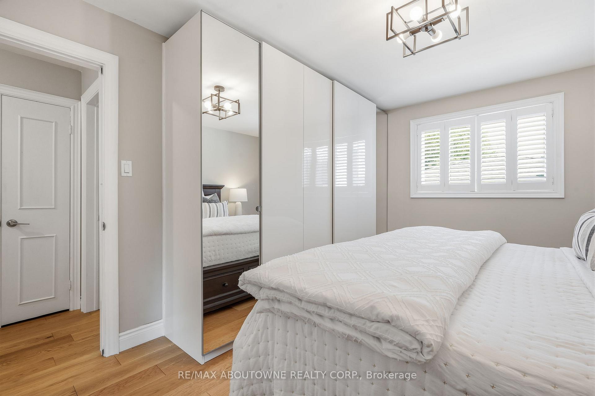 Photo 12 of 1281 Lakeview Drive, Oakville, Falgarwood — HOMEH