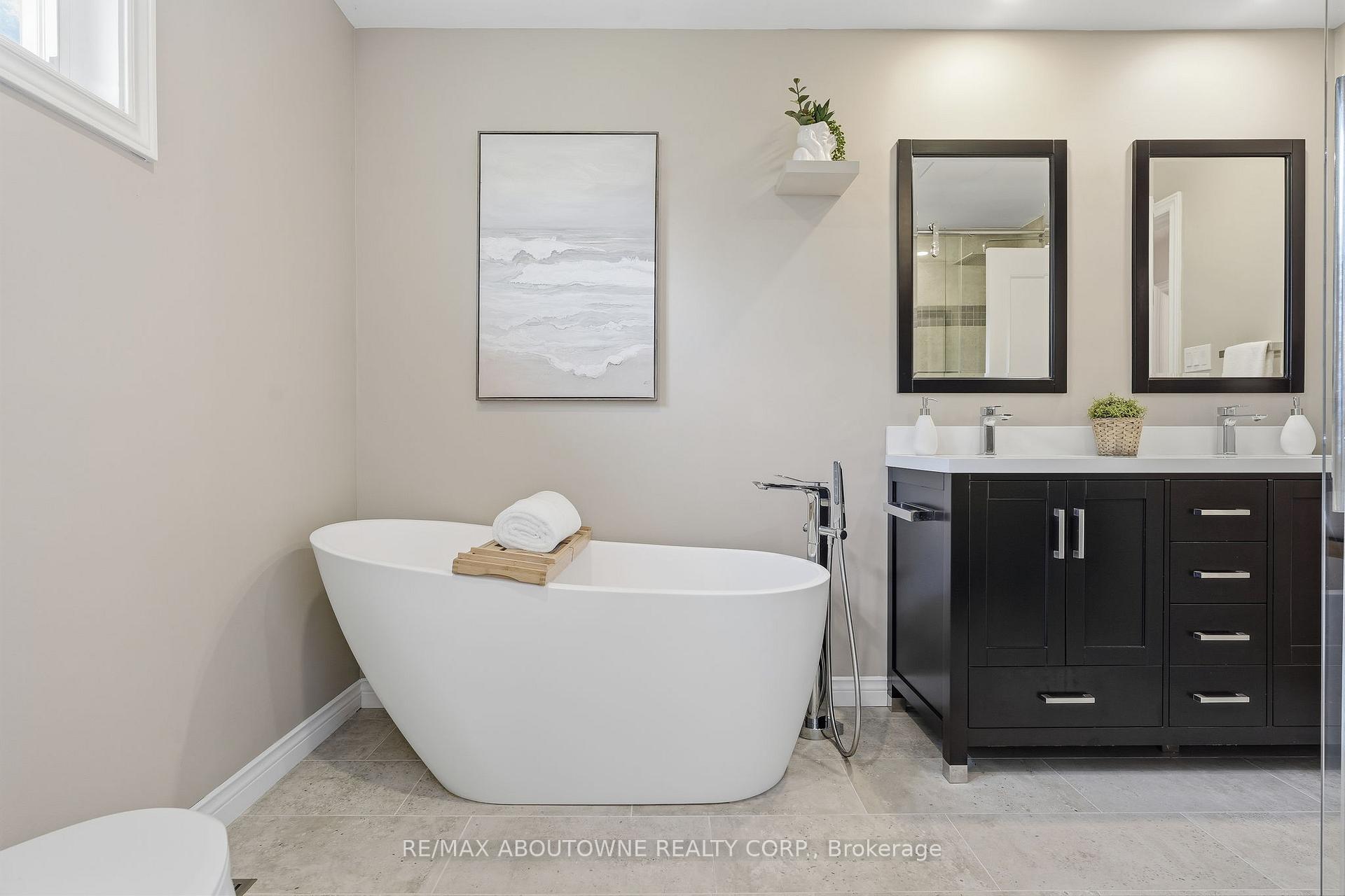 Photo 14 of 1281 Lakeview Drive, Oakville, Falgarwood — HOMEH
