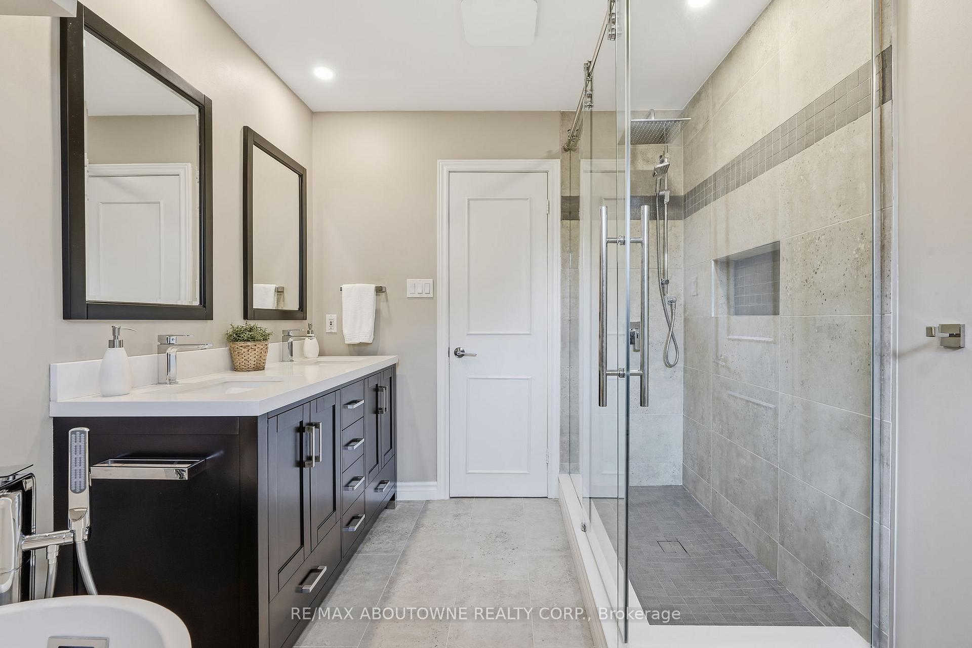 Photo 15 of 1281 Lakeview Drive, Oakville, Falgarwood — HOMEH