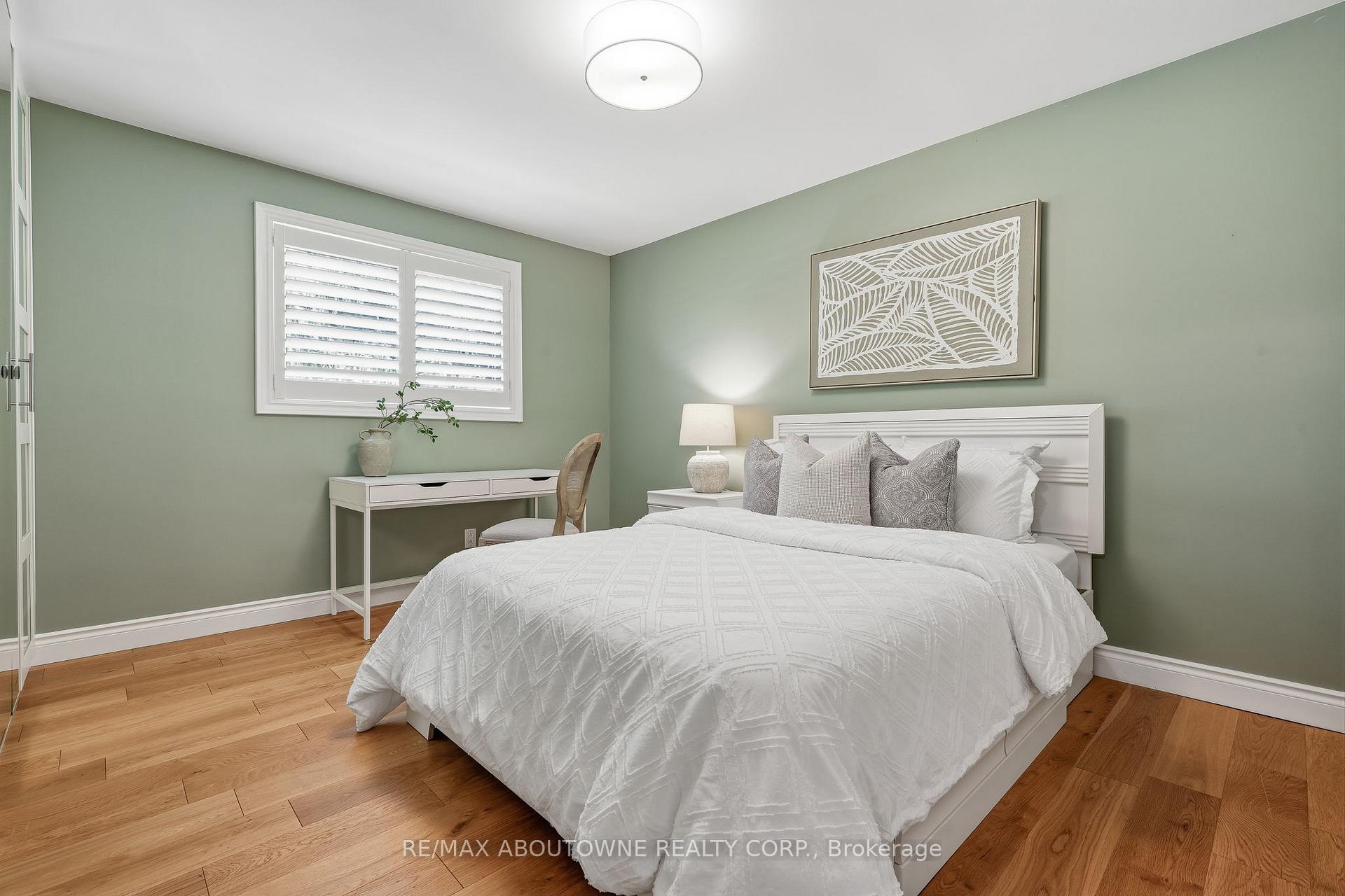 Photo 17 of 1281 Lakeview Drive, Oakville, Falgarwood — HOMEH