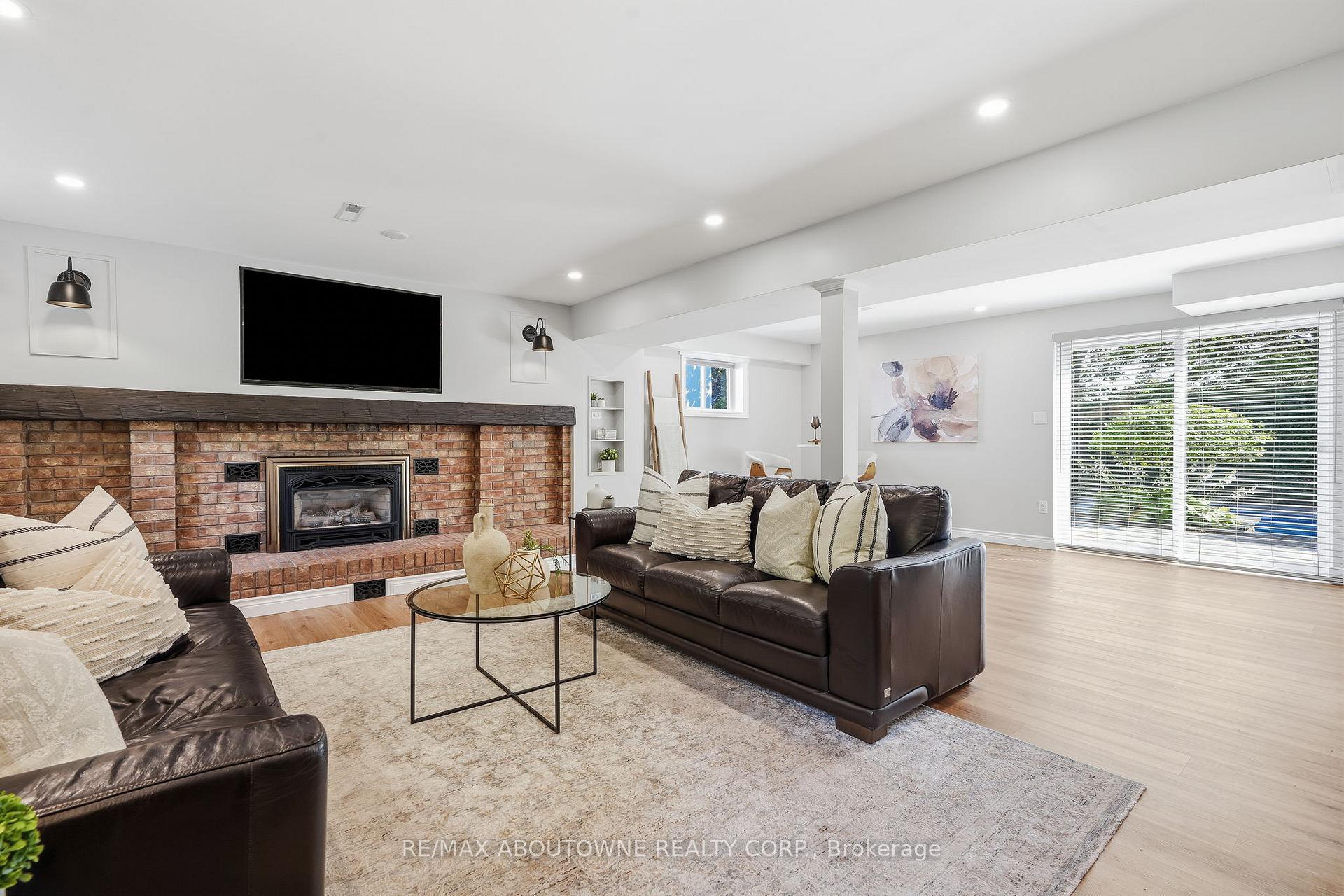 Photo 18 of 1281 Lakeview Drive, Oakville, Falgarwood — HOMEH