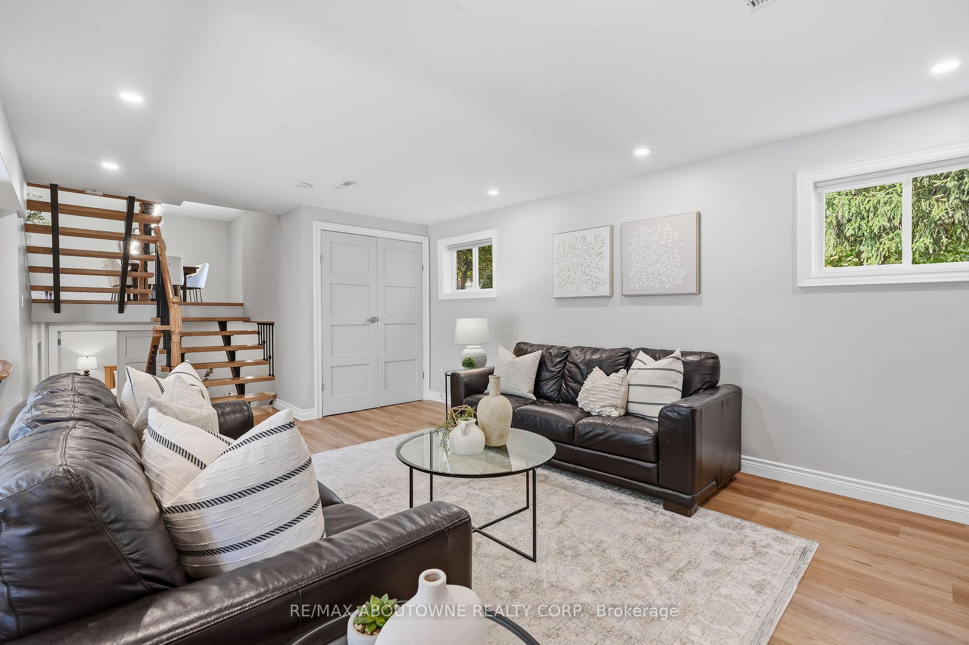 Photo 19 of 1281 Lakeview Drive, Oakville, Falgarwood — HOMEH