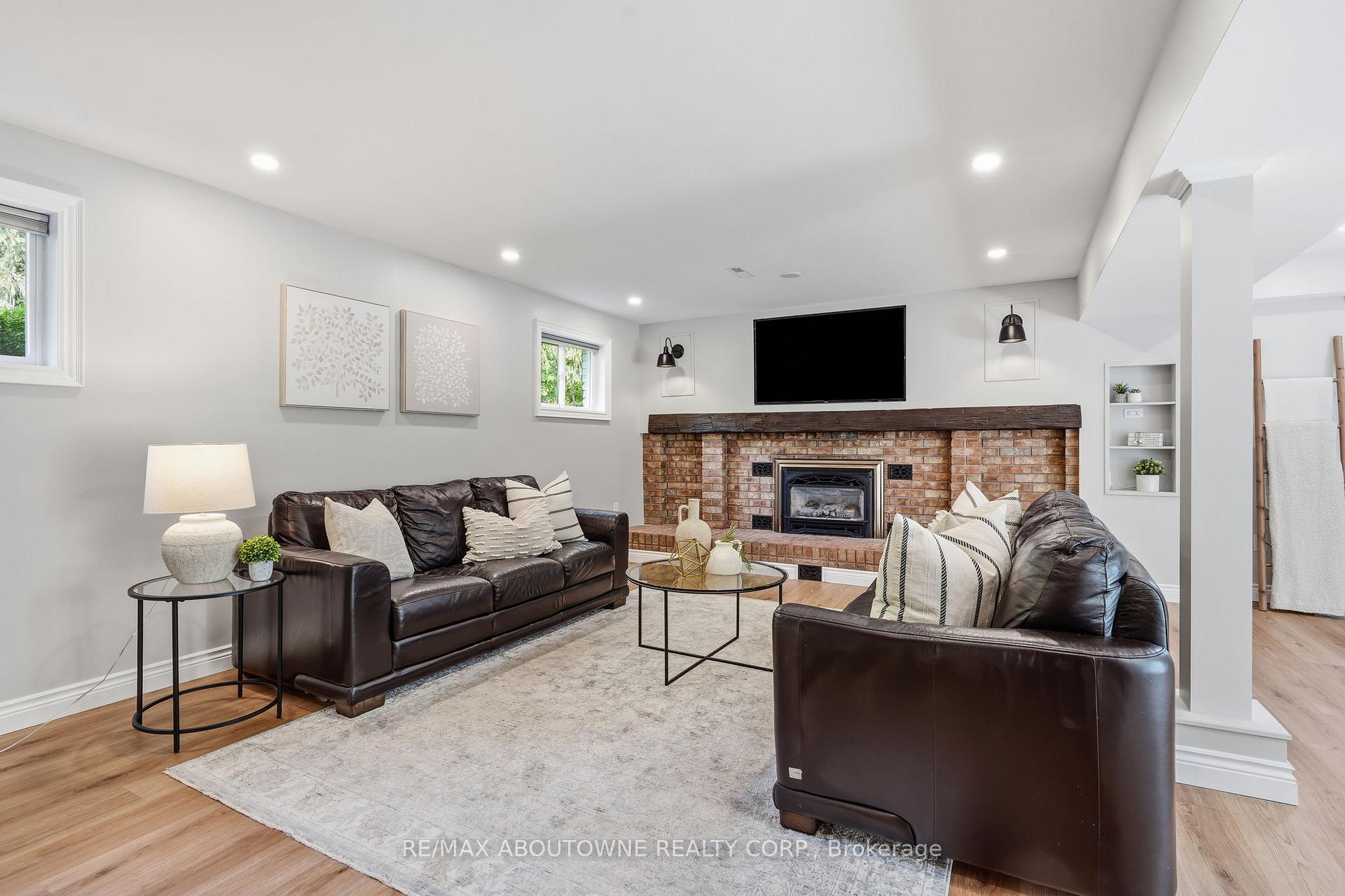Photo 20 of 1281 Lakeview Drive, Oakville, Falgarwood — HOMEH