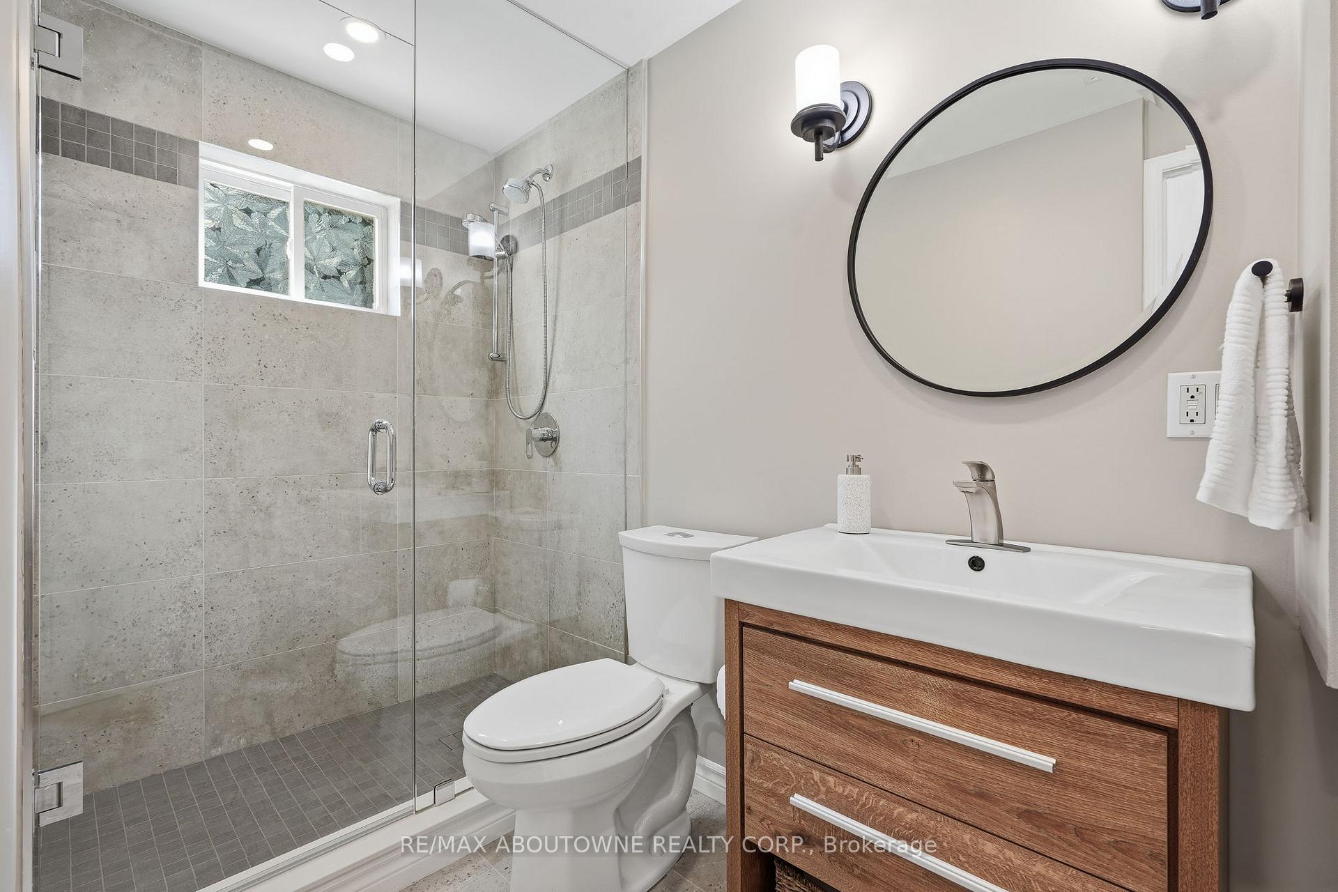 Photo 21 of 1281 Lakeview Drive, Oakville, Falgarwood — HOMEH