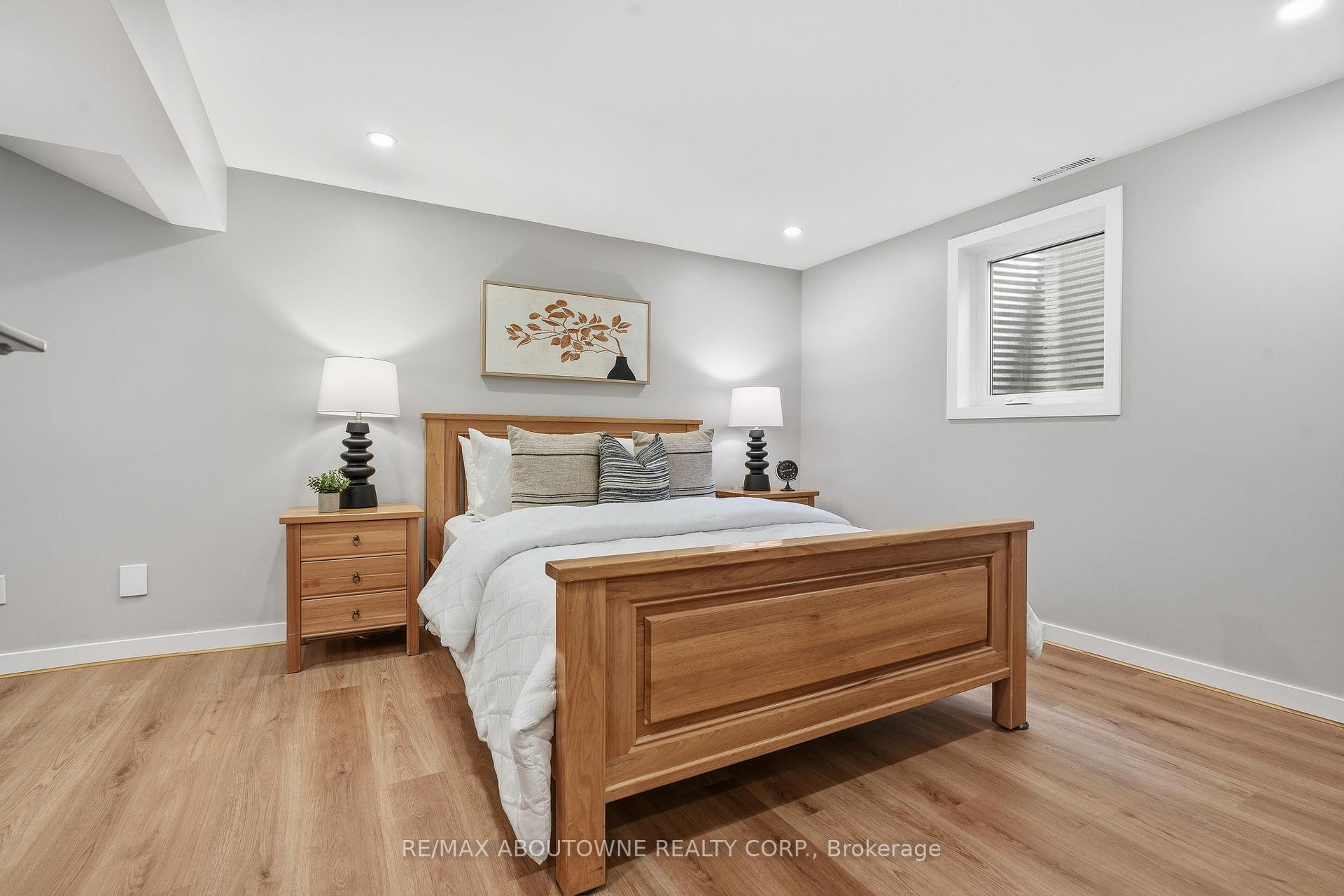 Photo 22 of 1281 Lakeview Drive, Oakville, Falgarwood — HOMEH