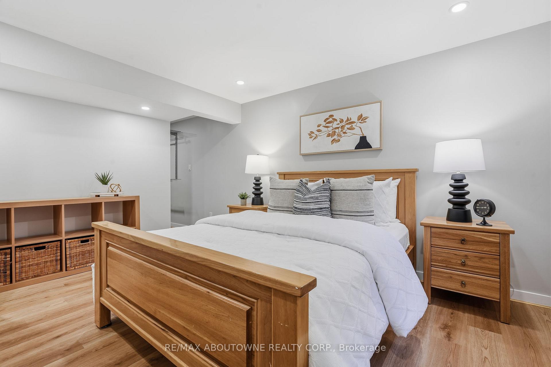 Photo 23 of 1281 Lakeview Drive, Oakville, Falgarwood — HOMEH