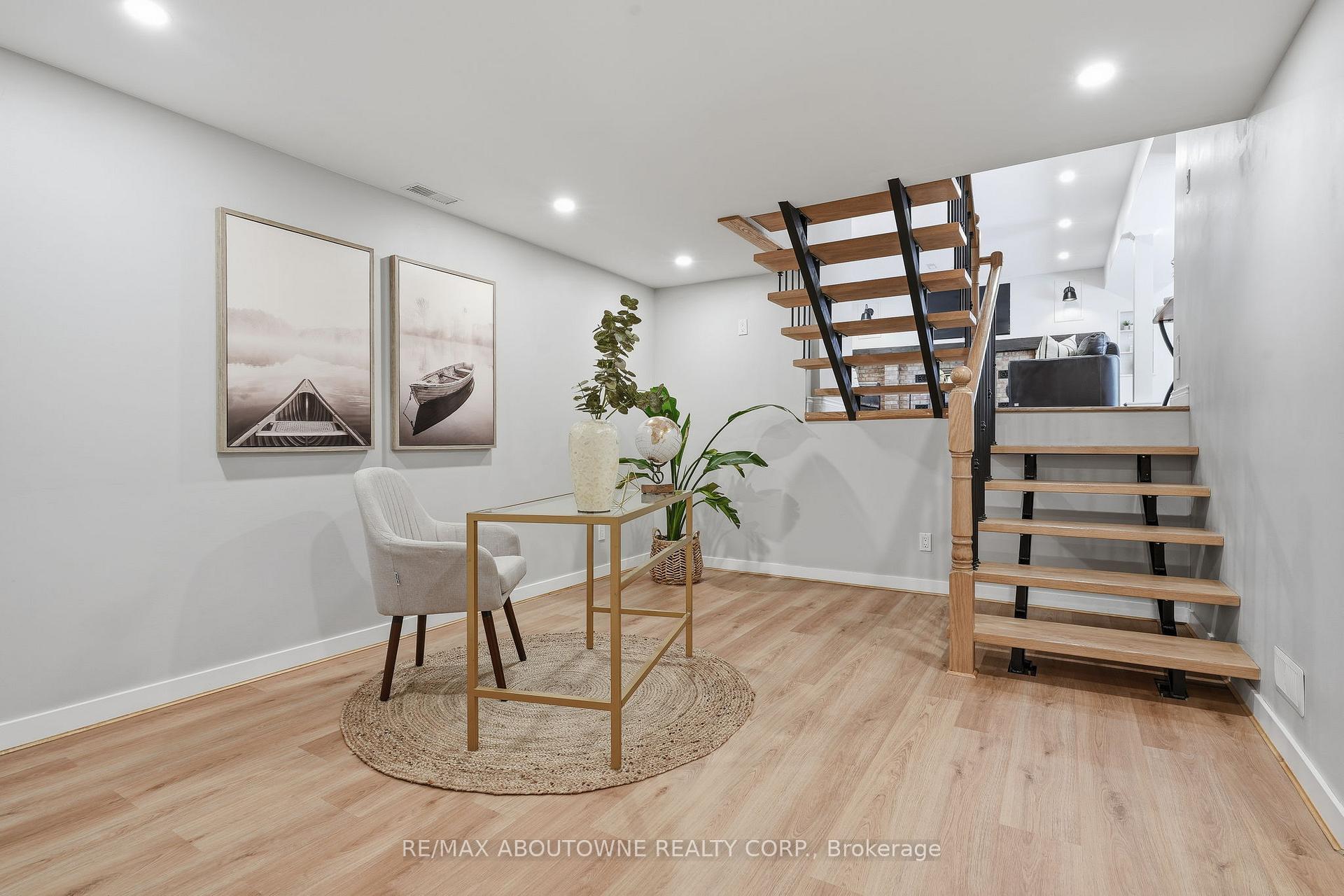 Photo 24 of 1281 Lakeview Drive, Oakville, Falgarwood — HOMEH