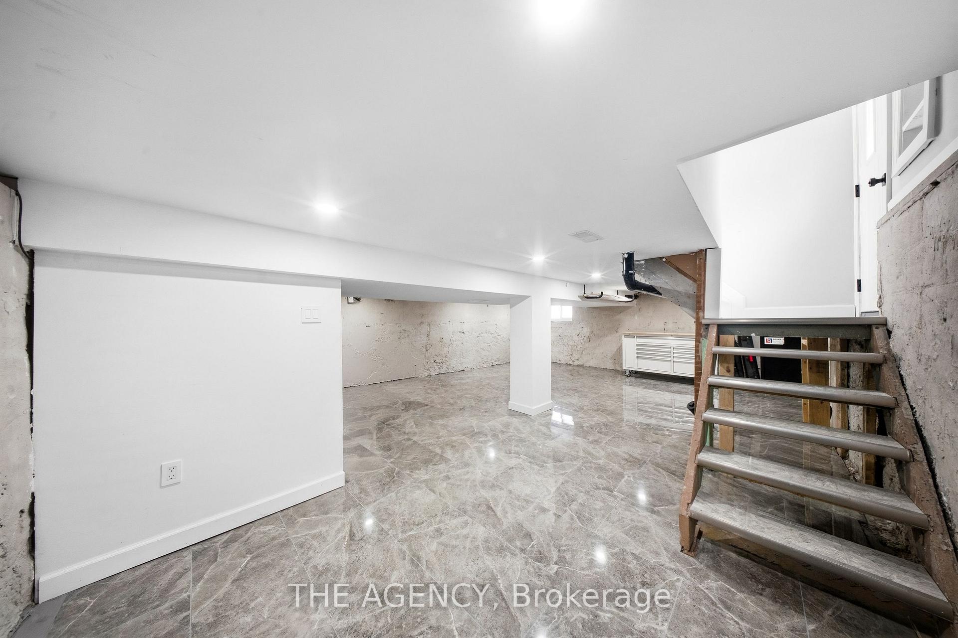 Photo 39 of 273 Stinson Crescent, Hamilton, Stinson — HOMEH