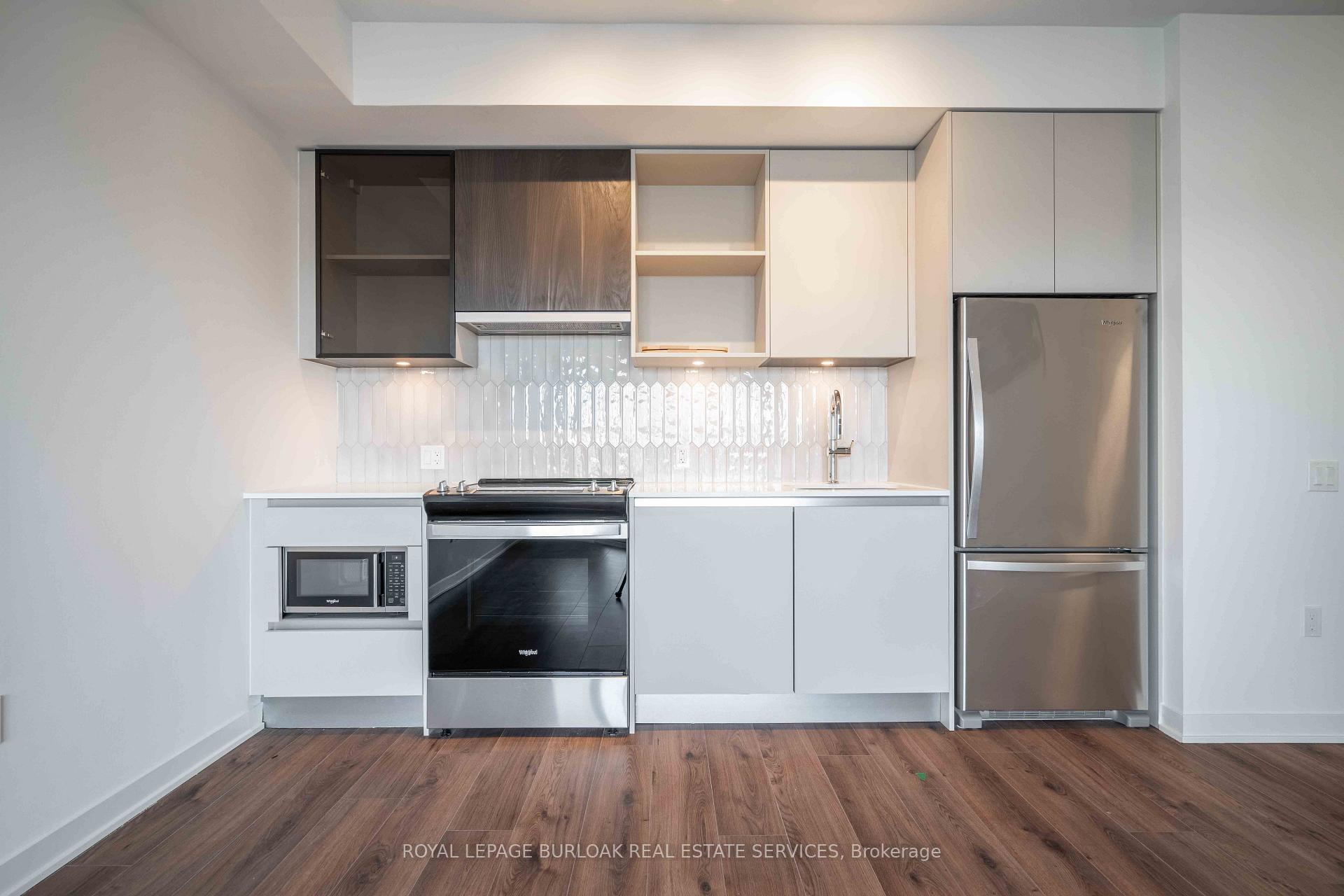 Front of Unit 437, 395 Dundas Street