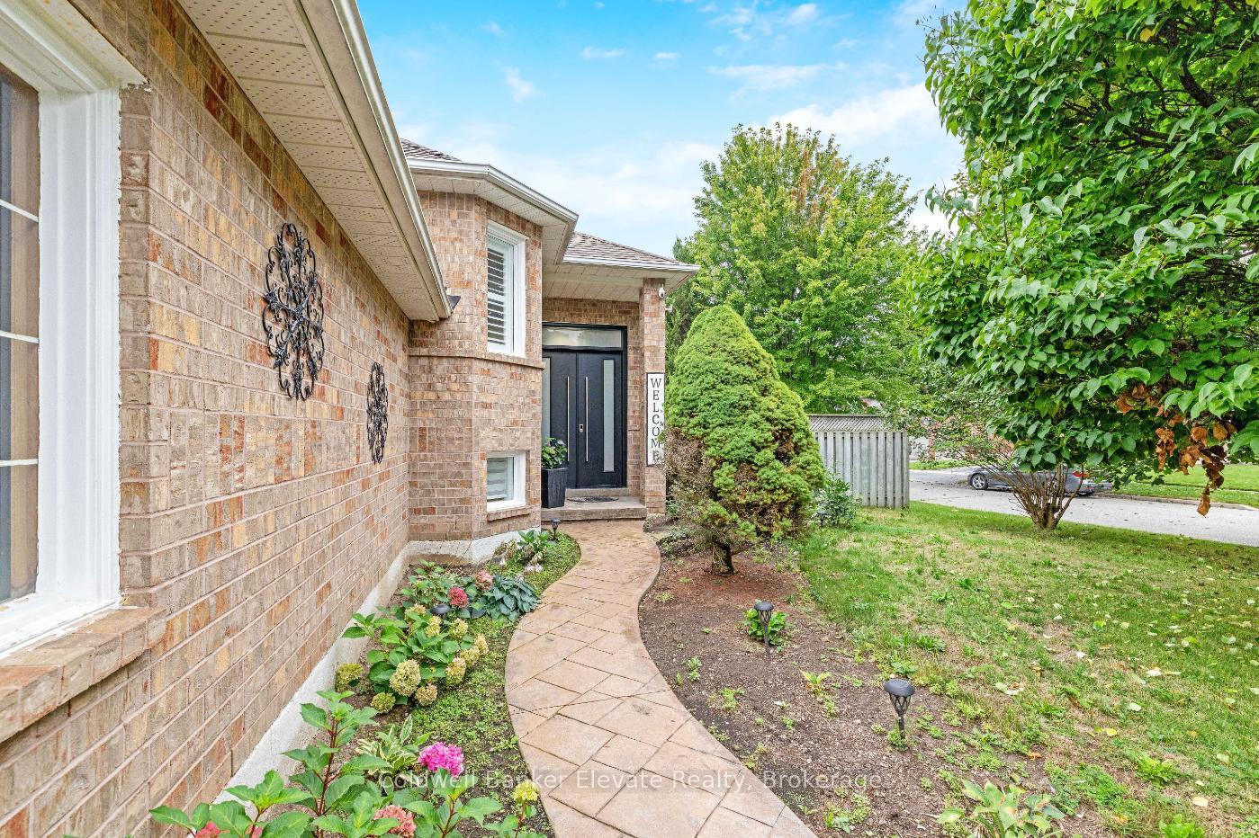Photo 5 of 20 Ruddell Crescent, Halton Hills, Georgetown — HOMEH