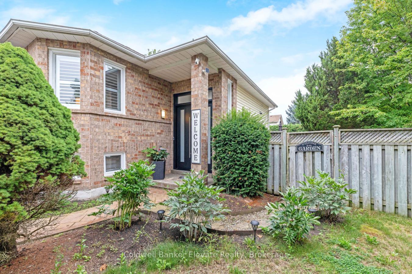 Photo 6 of 20 Ruddell Crescent, Halton Hills, Georgetown — HOMEH