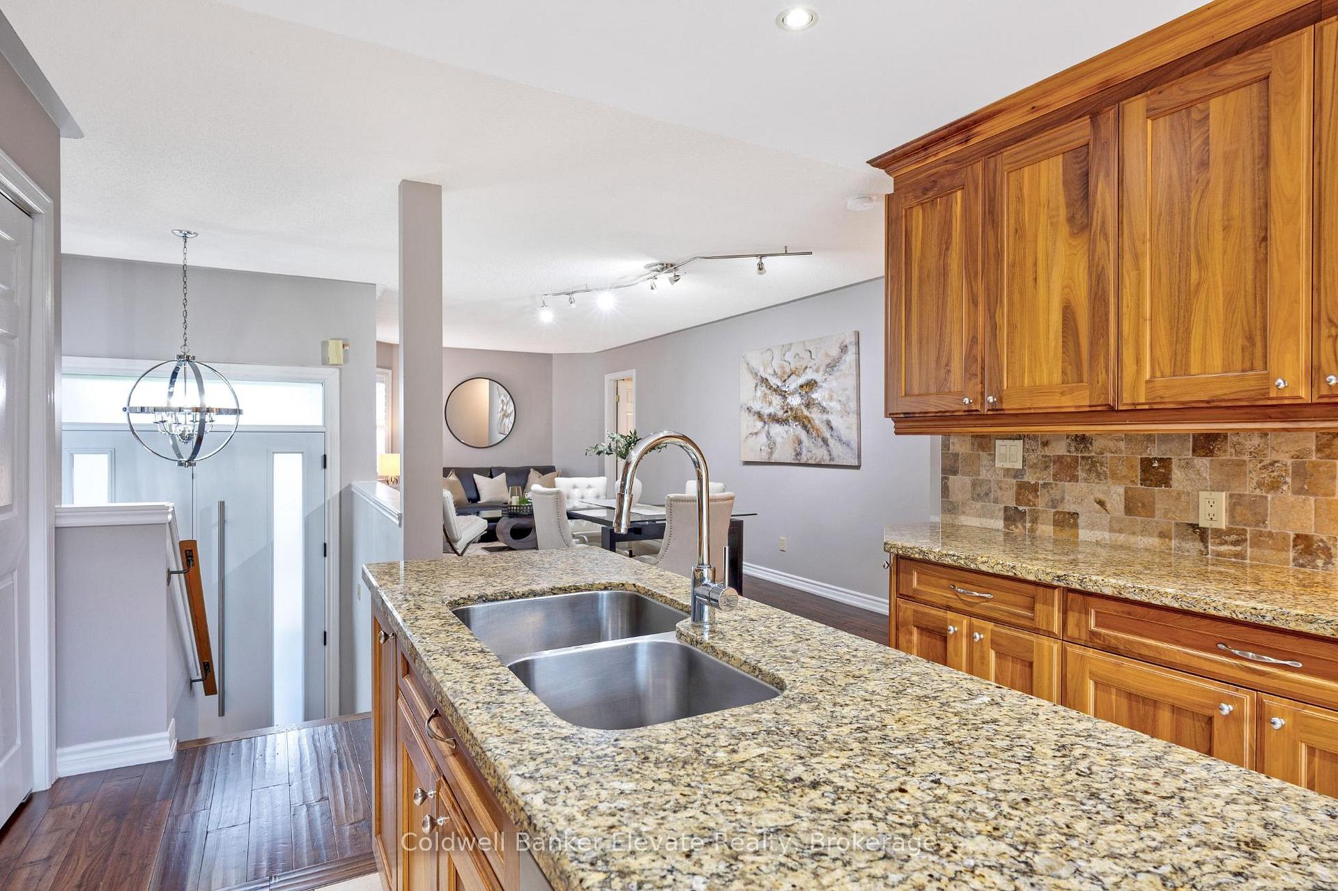 Photo 24 of 20 Ruddell Crescent, Halton Hills, Georgetown — HOMEH