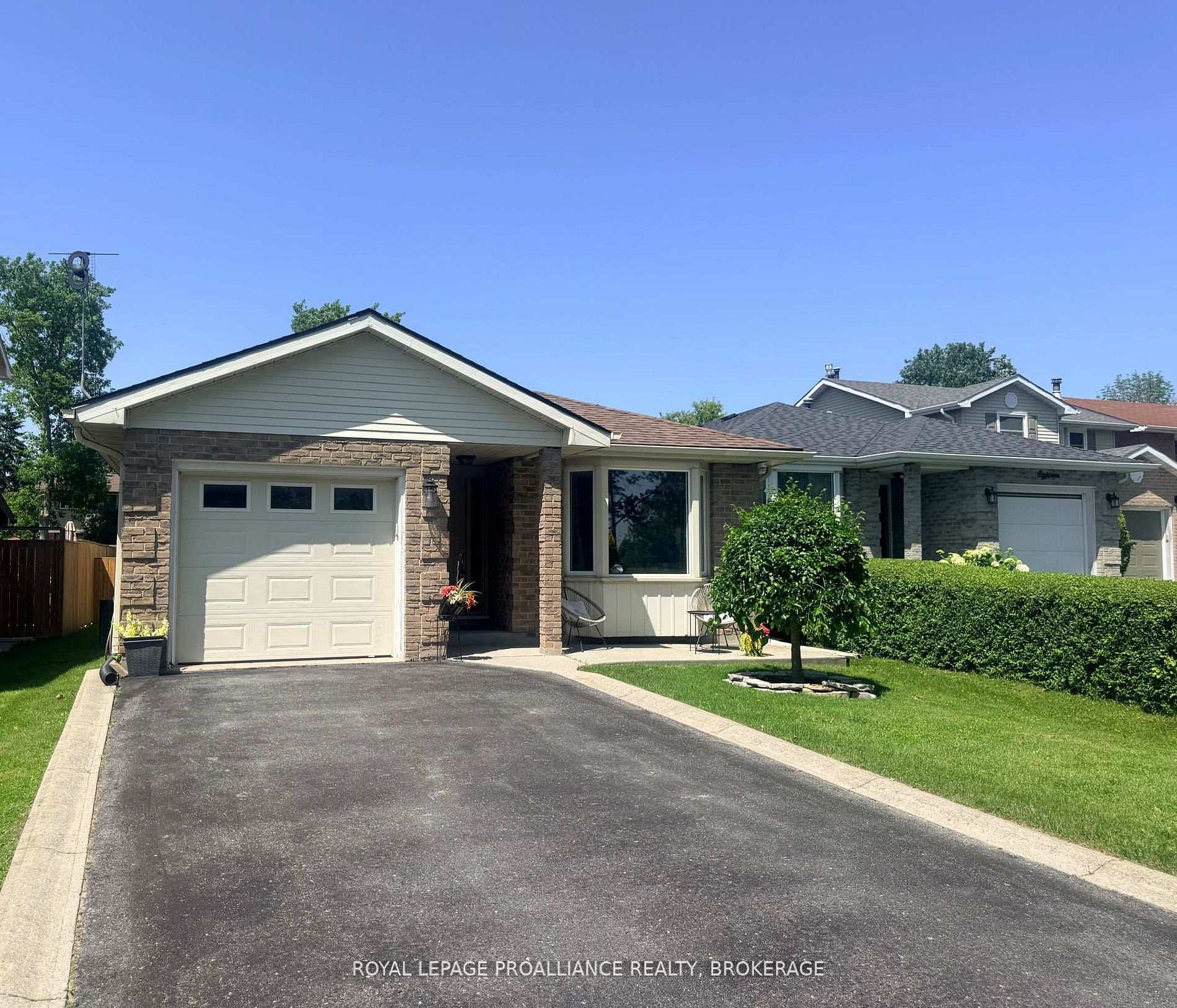 Photo 1 of 16 Grenadier Drive, Kingston, Kingston East (Incl Barret Crt) — HOMEH