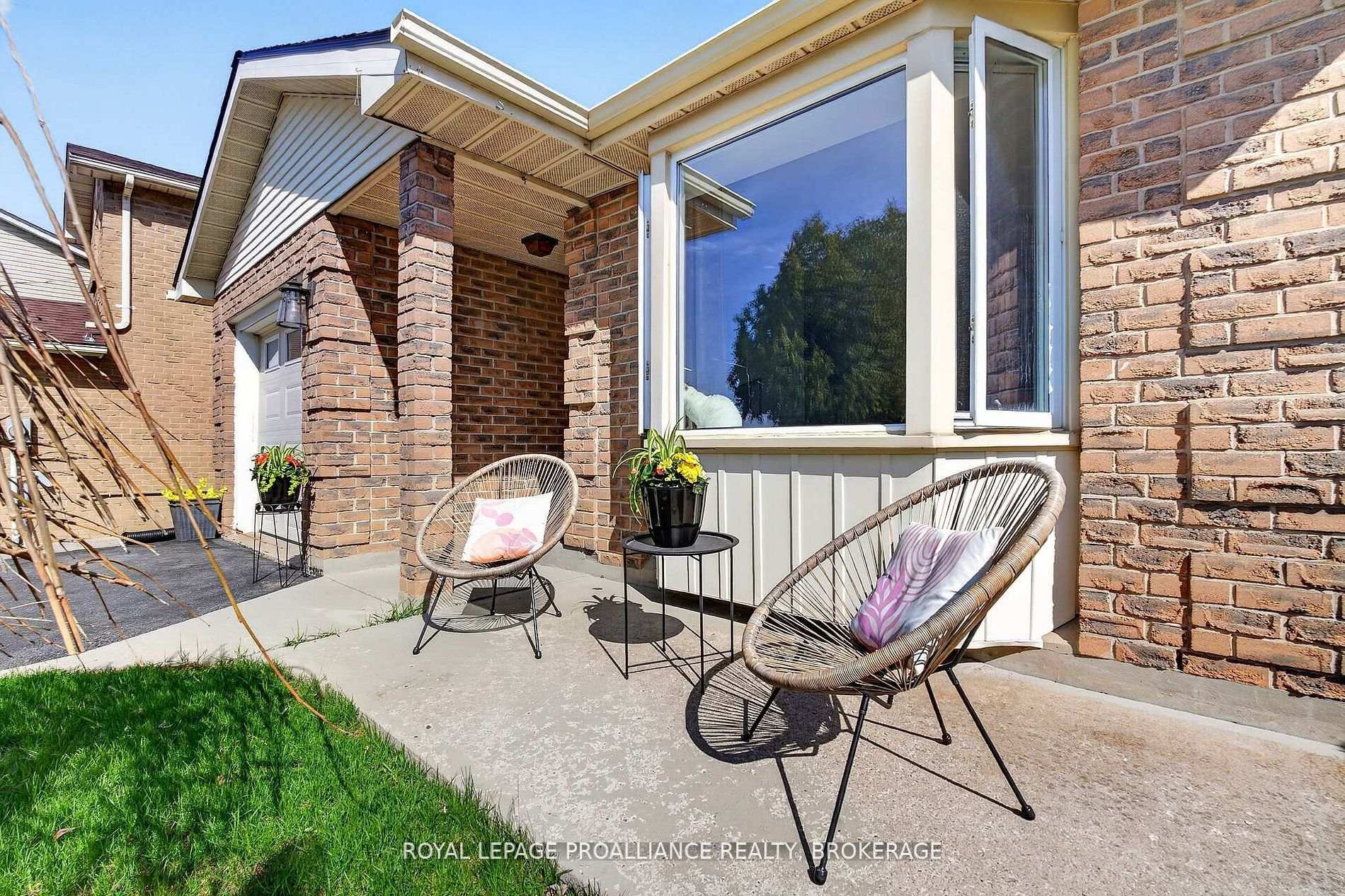 Photo 4 of 16 Grenadier Drive, Kingston, Kingston East (Incl Barret Crt) — HOMEH