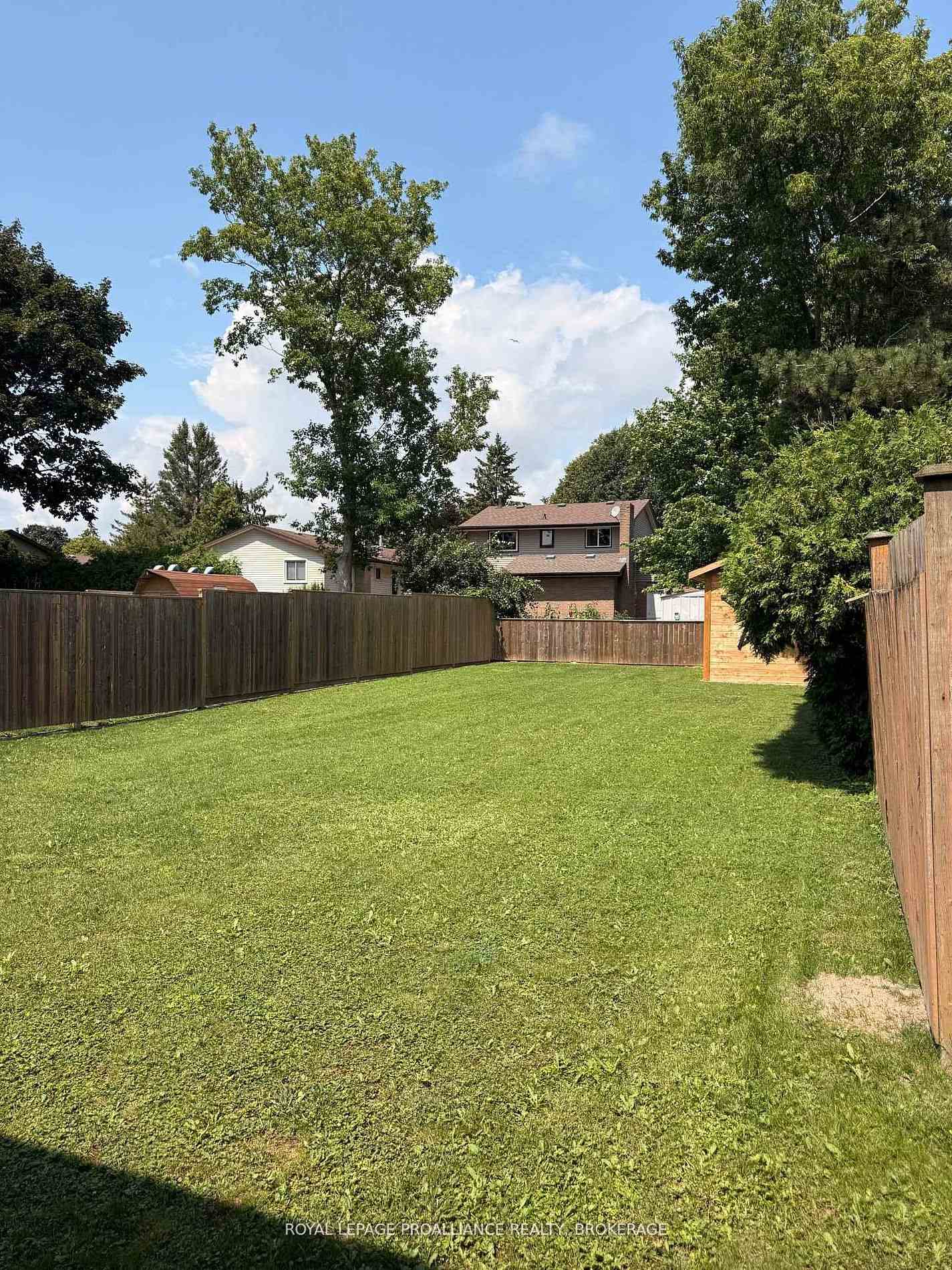 Photo 6 of 16 Grenadier Drive, Kingston, Kingston East (Incl Barret Crt) — HOMEH