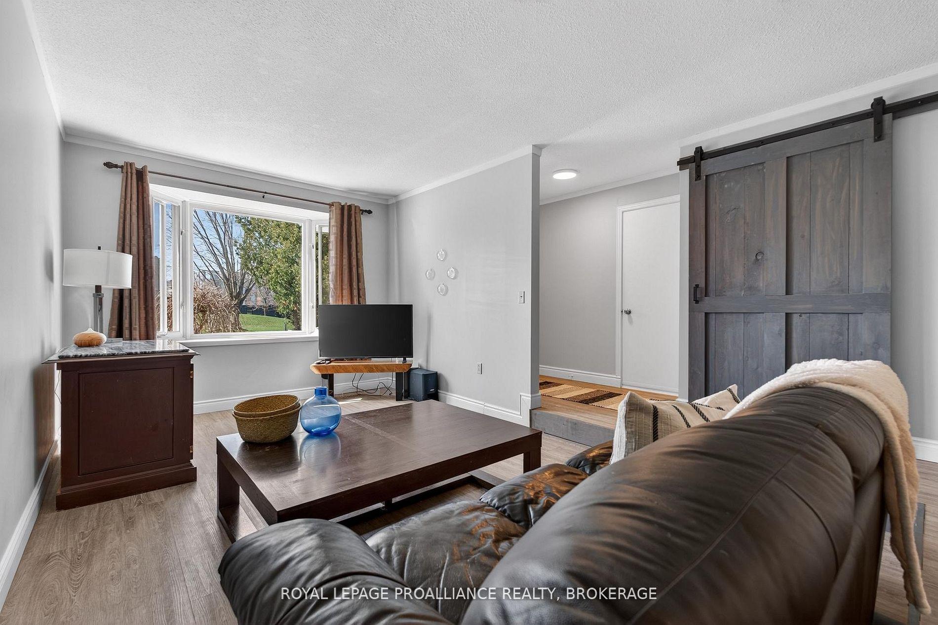 Photo 7 of 16 Grenadier Drive, Kingston, Kingston East (Incl Barret Crt) — HOMEH