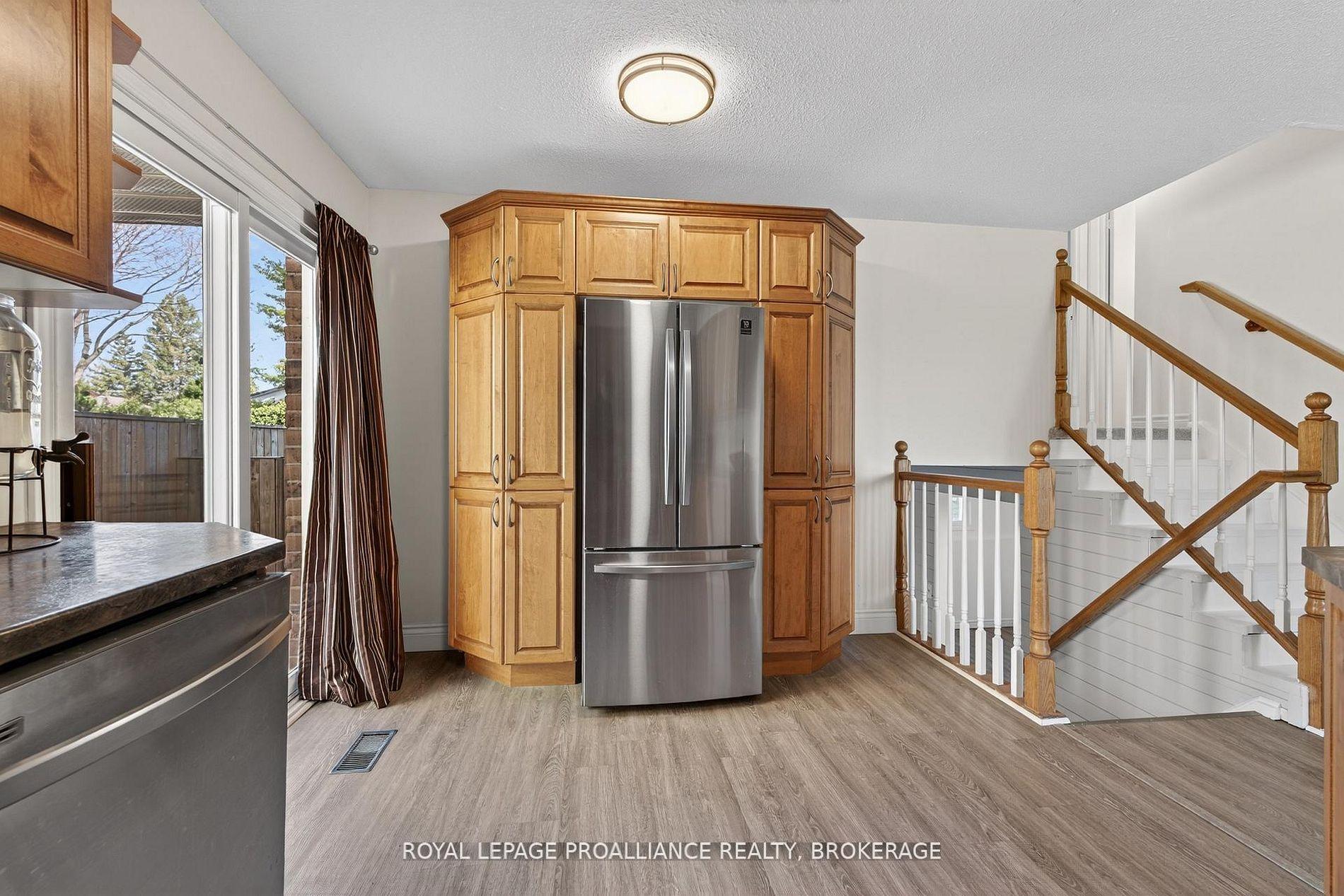 Photo 13 of 16 Grenadier Drive, Kingston, Kingston East (Incl Barret Crt) — HOMEH
