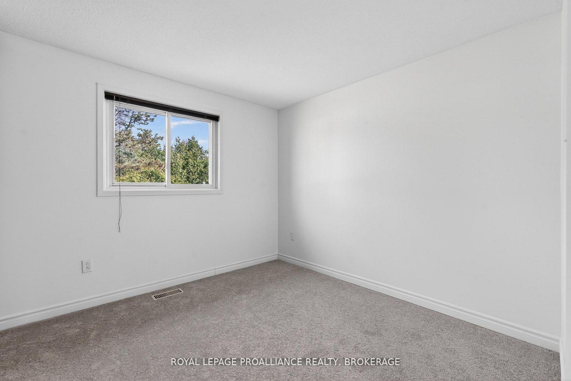 Photo 18 of 16 Grenadier Drive, Kingston, Kingston East (Incl Barret Crt) — HOMEH