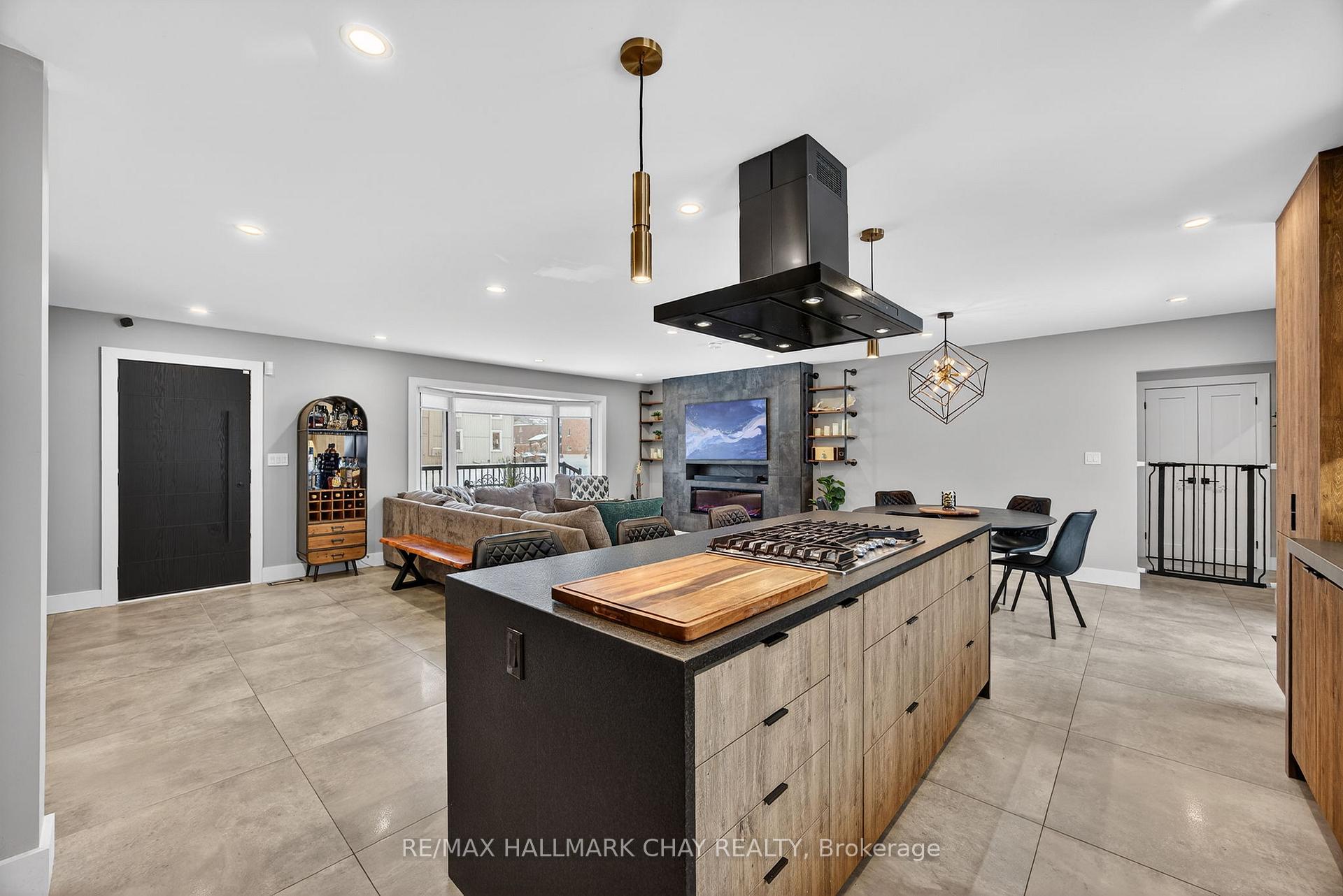 Photo 13 of 1386 Gilford Road, Innisfil, Rural Innisfil — HOMEH