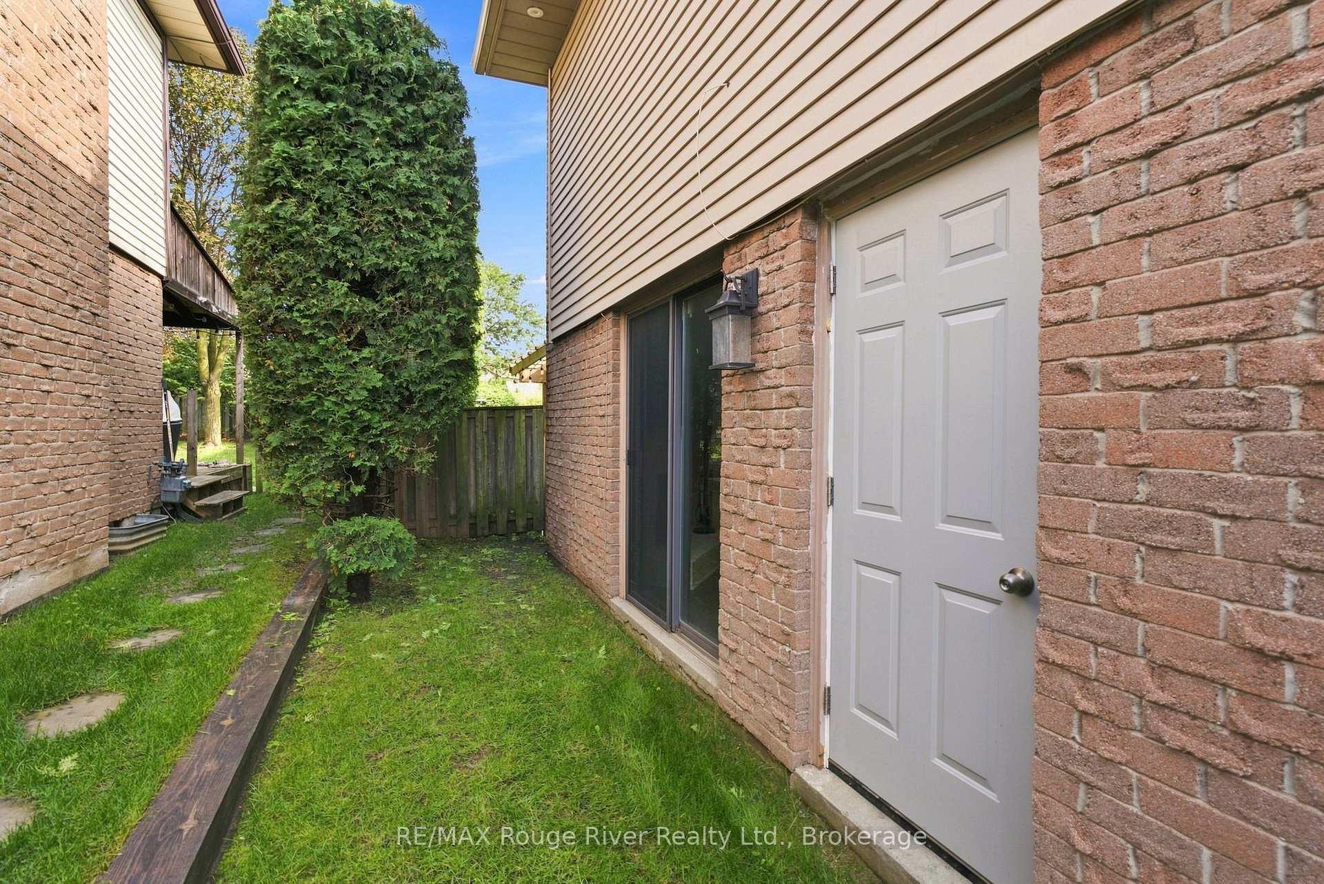 Photo 36 of 117 Pine Hills Road, Whitby, Blue Grass Meadows — HOMEH