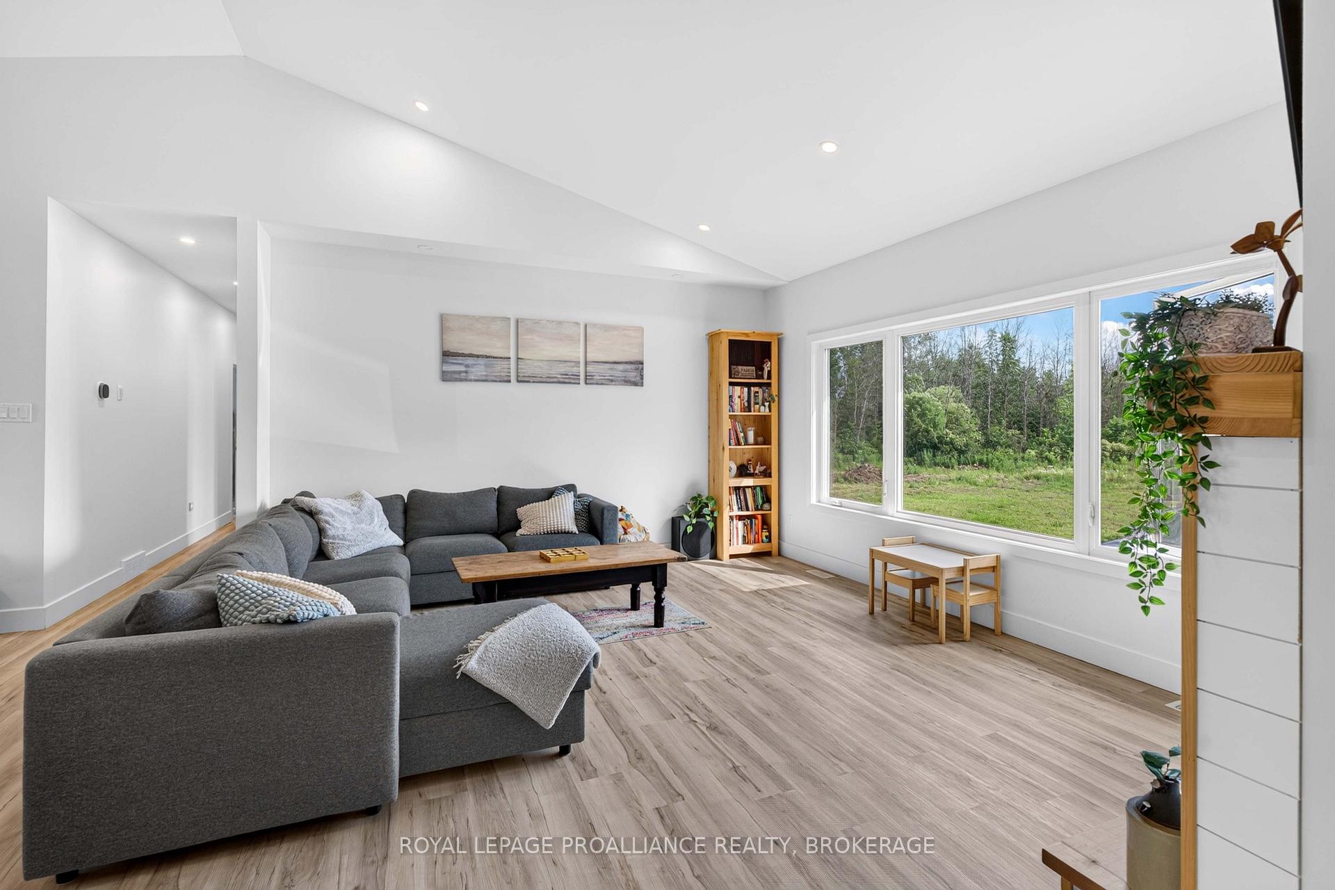 Photo 6 of 499 Bush Road, Rideau Lakes, Rideau Lakes (South Crosby) Twp — HOMEH