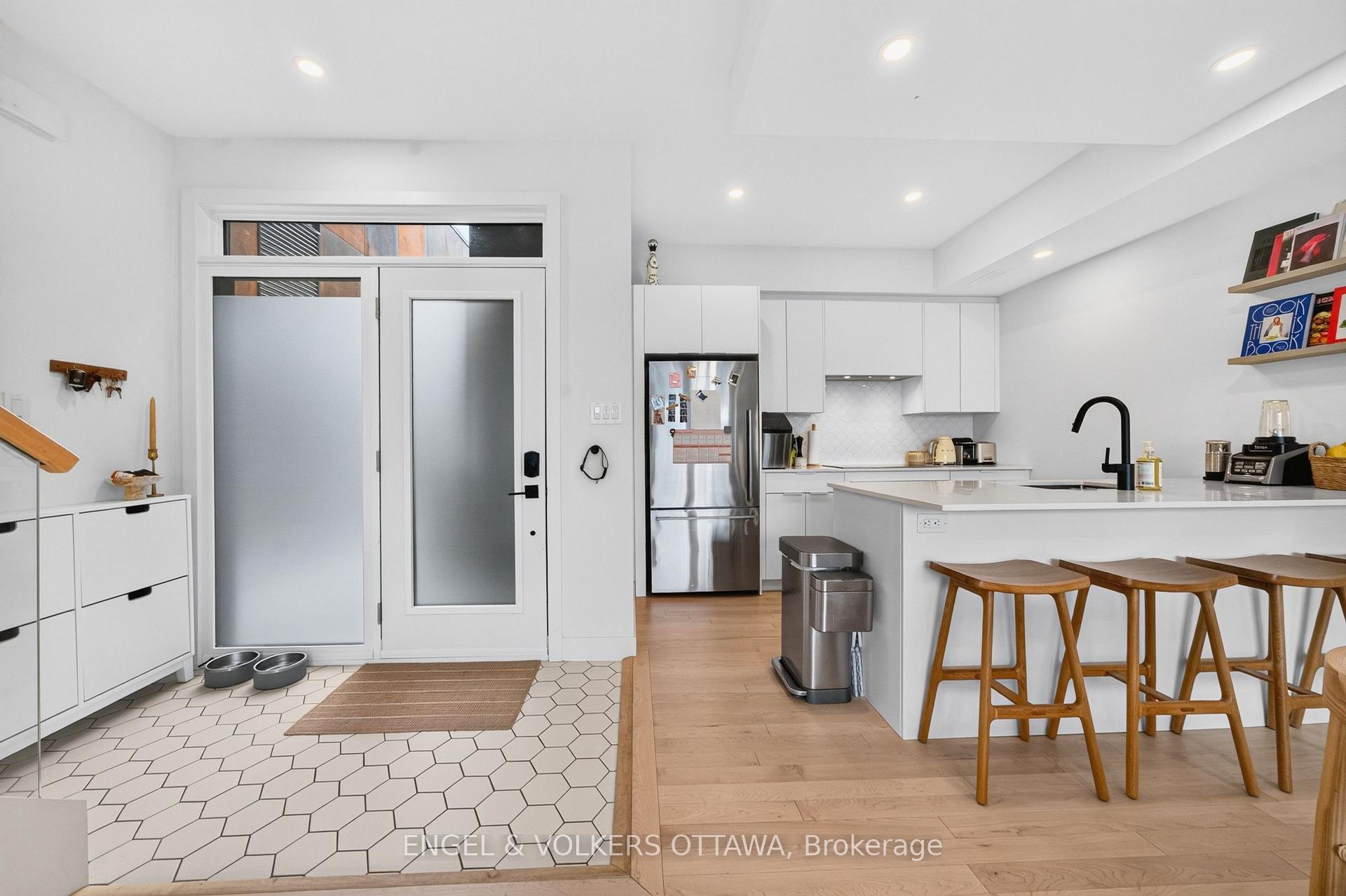 Photo 11 of Unit B, 117 Carruthers Avenue, Ottawa, Mechanicsville — HOMEH
