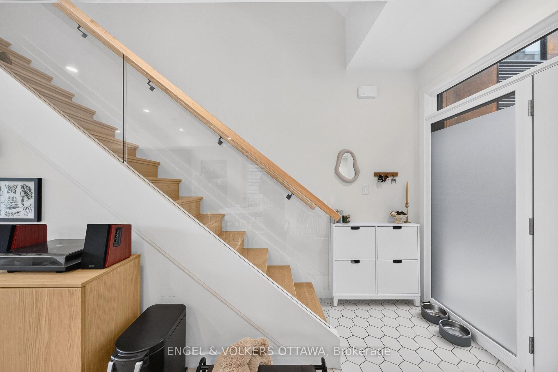 Photo 19 of Unit B, 117 Carruthers Avenue, Ottawa, Mechanicsville — HOMEH