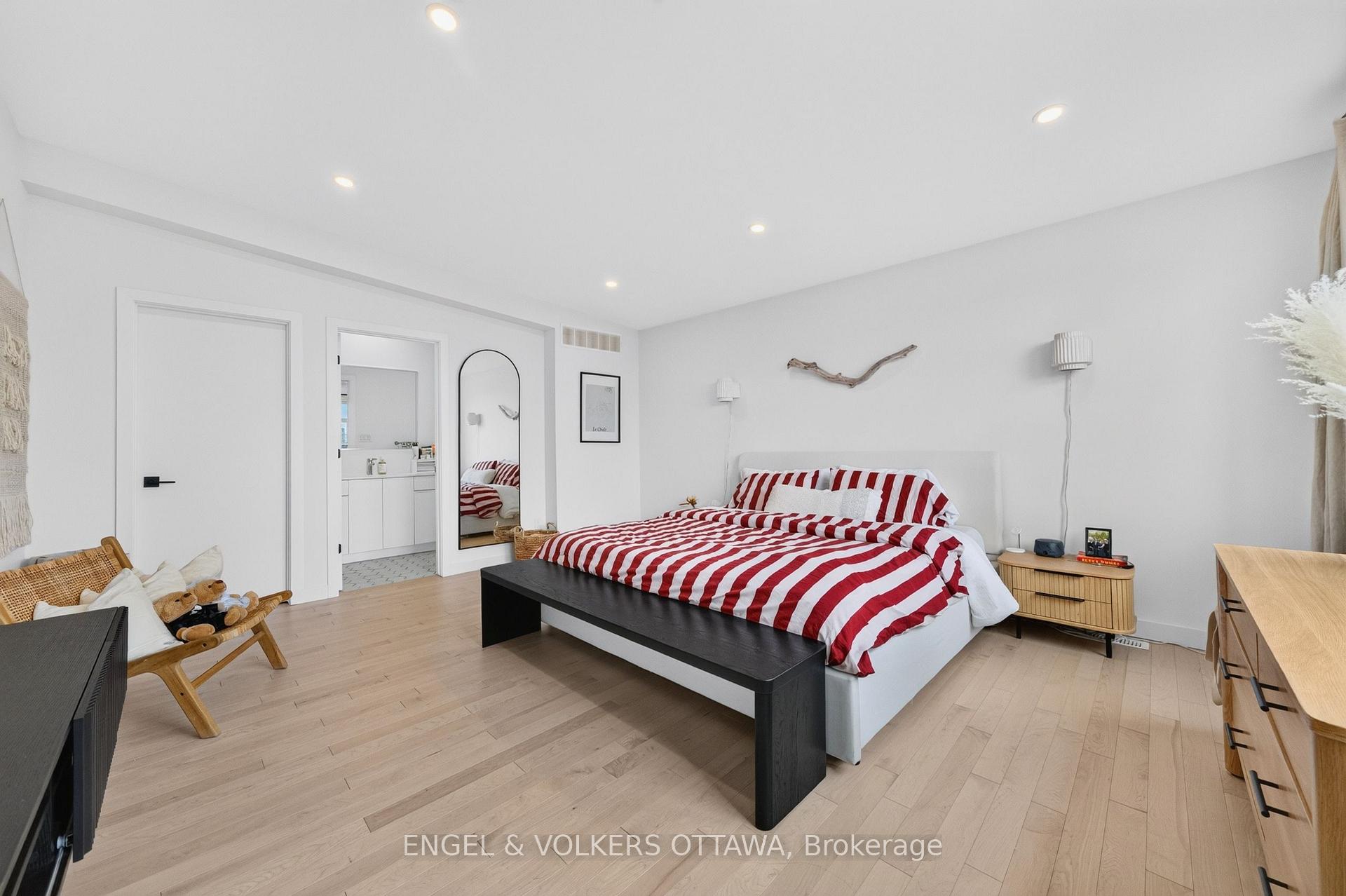 Photo 28 of Unit B, 117 Carruthers Avenue, Ottawa, Mechanicsville — HOMEH