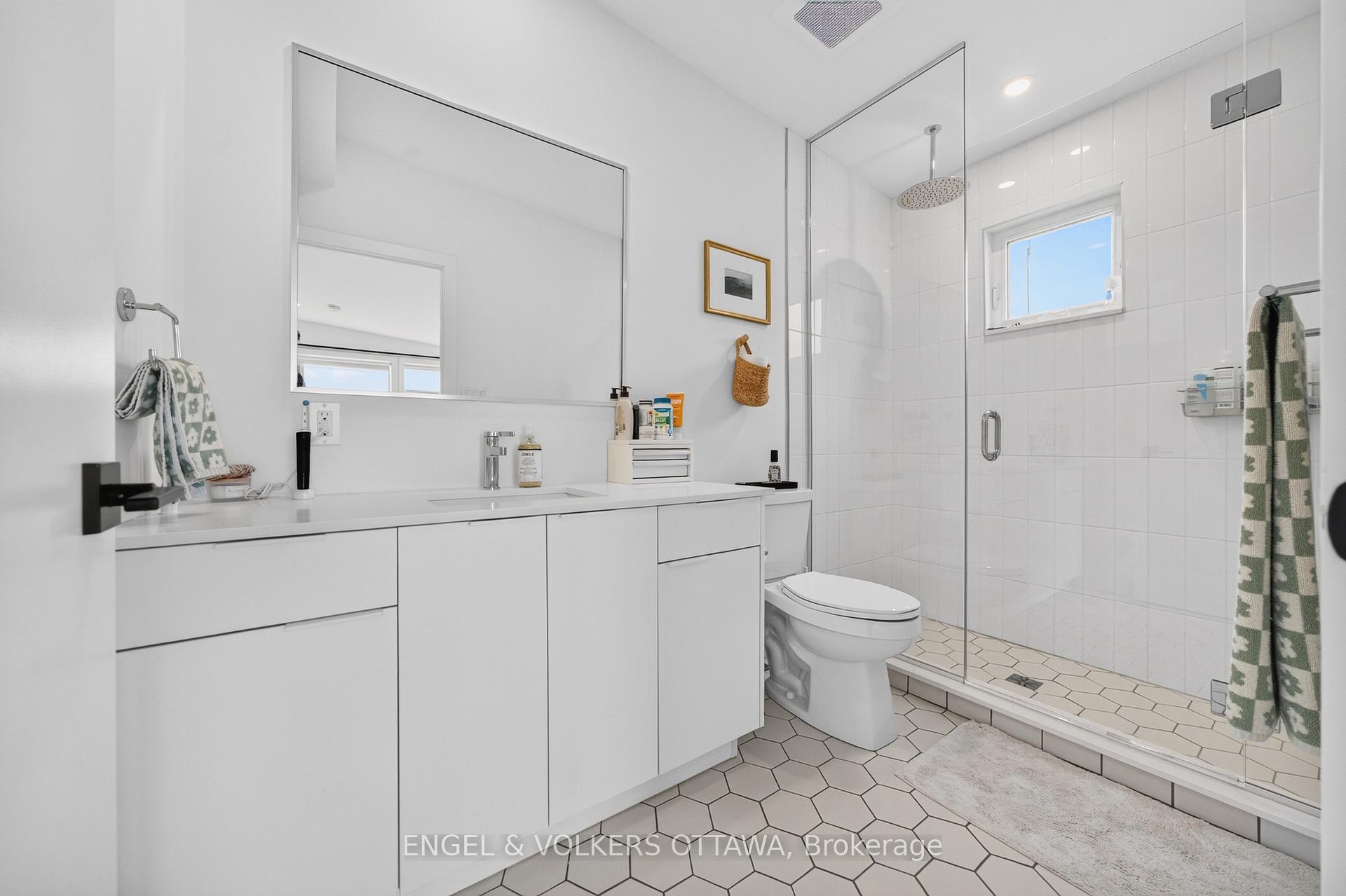 Photo 31 of Unit B, 117 Carruthers Avenue, Ottawa, Mechanicsville — HOMEH