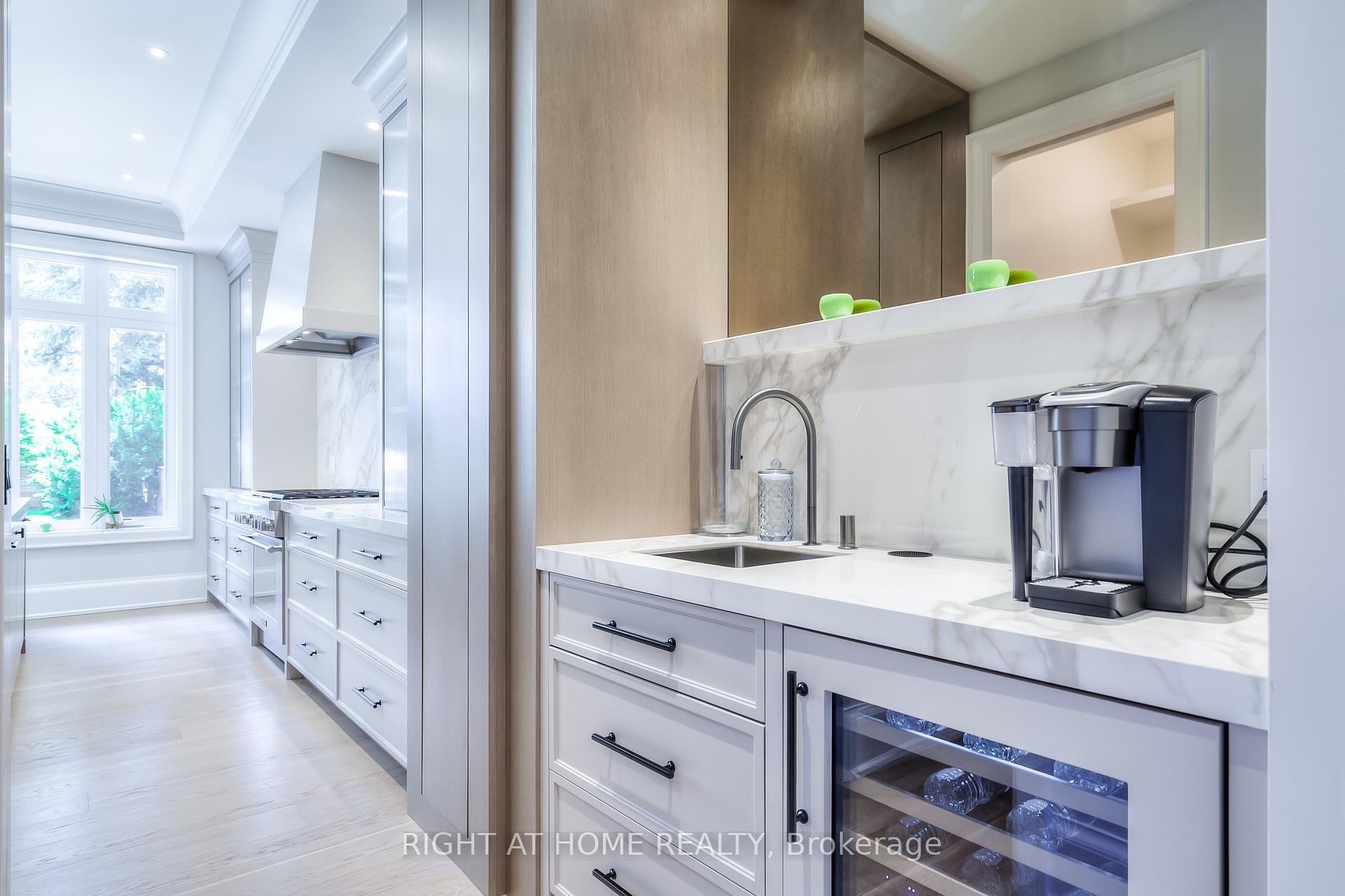 Photo 5 of 124 Shaver Avenue N, Etobicoke, Islington-City Centre West — HOMEH