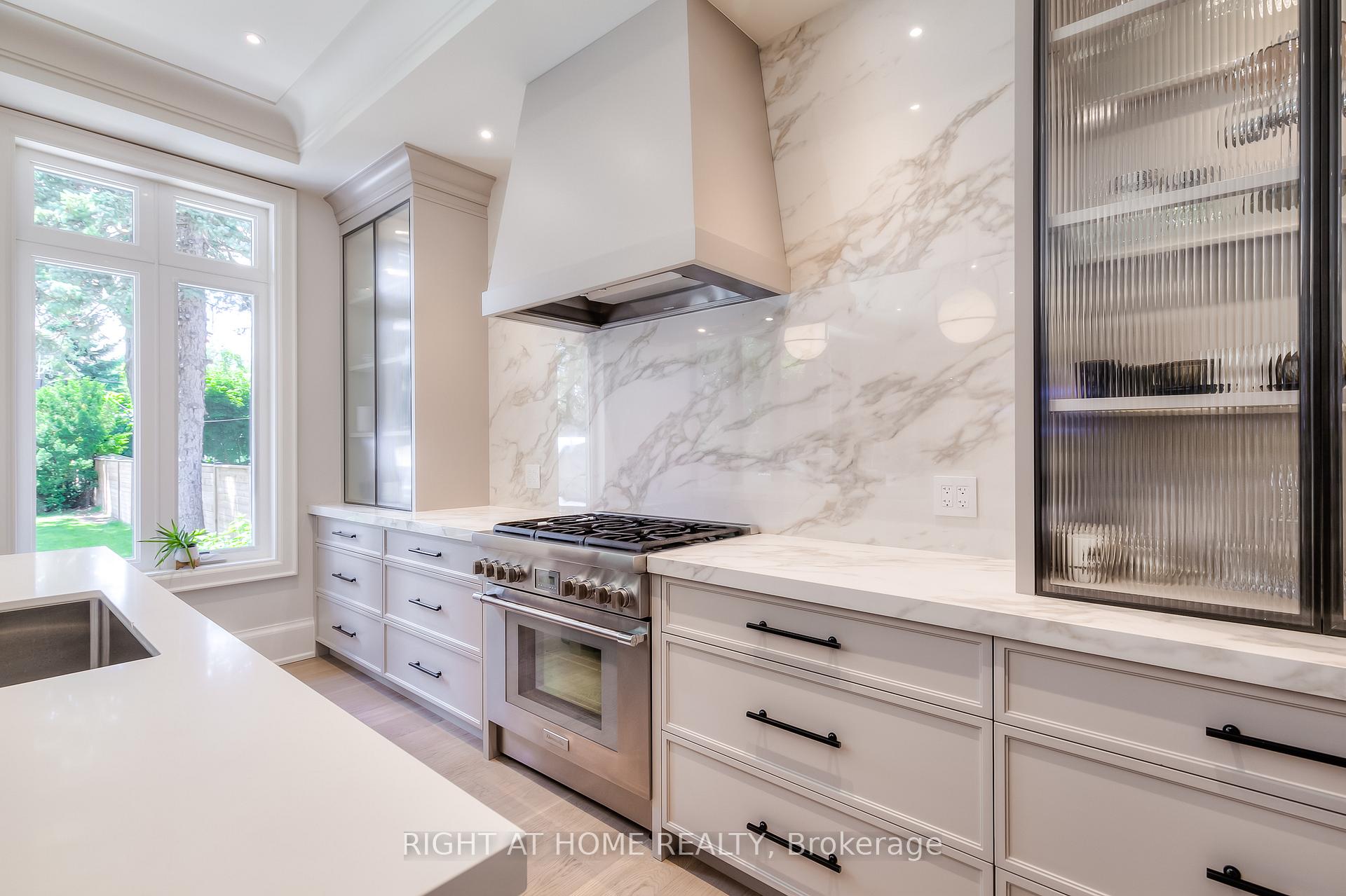 Photo 6 of 124 Shaver Avenue N, Etobicoke, Islington-City Centre West — HOMEH