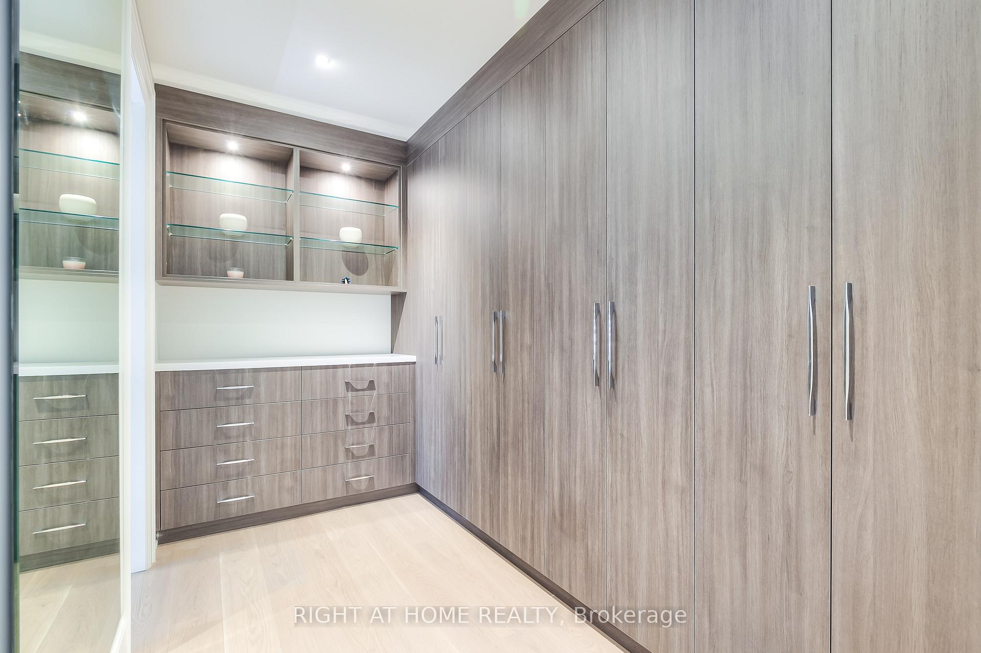 Photo 22 of 124 Shaver Avenue N, Etobicoke, Islington-City Centre West — HOMEH