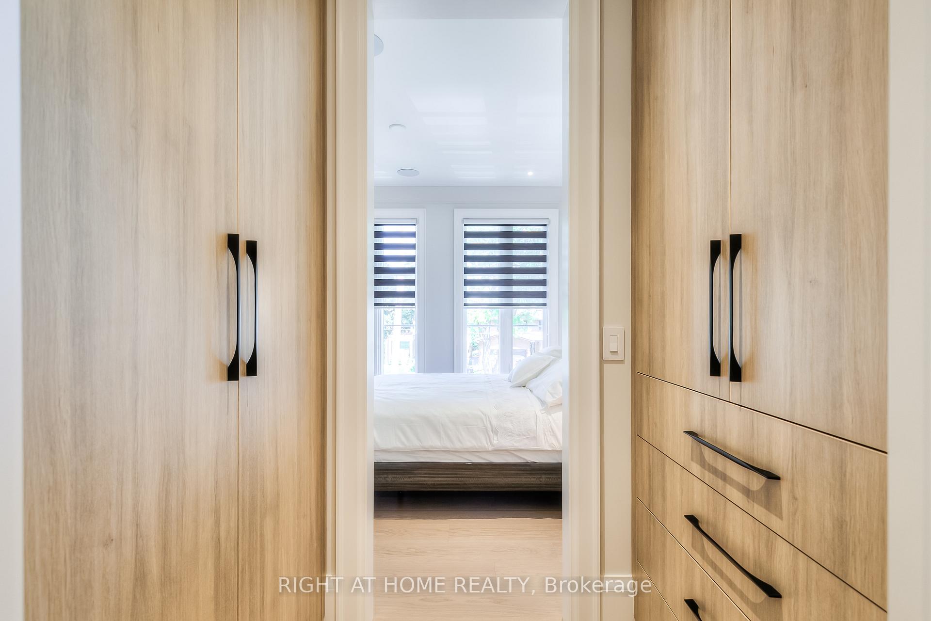 Photo 27 of 124 Shaver Avenue N, Etobicoke, Islington-City Centre West — HOMEH