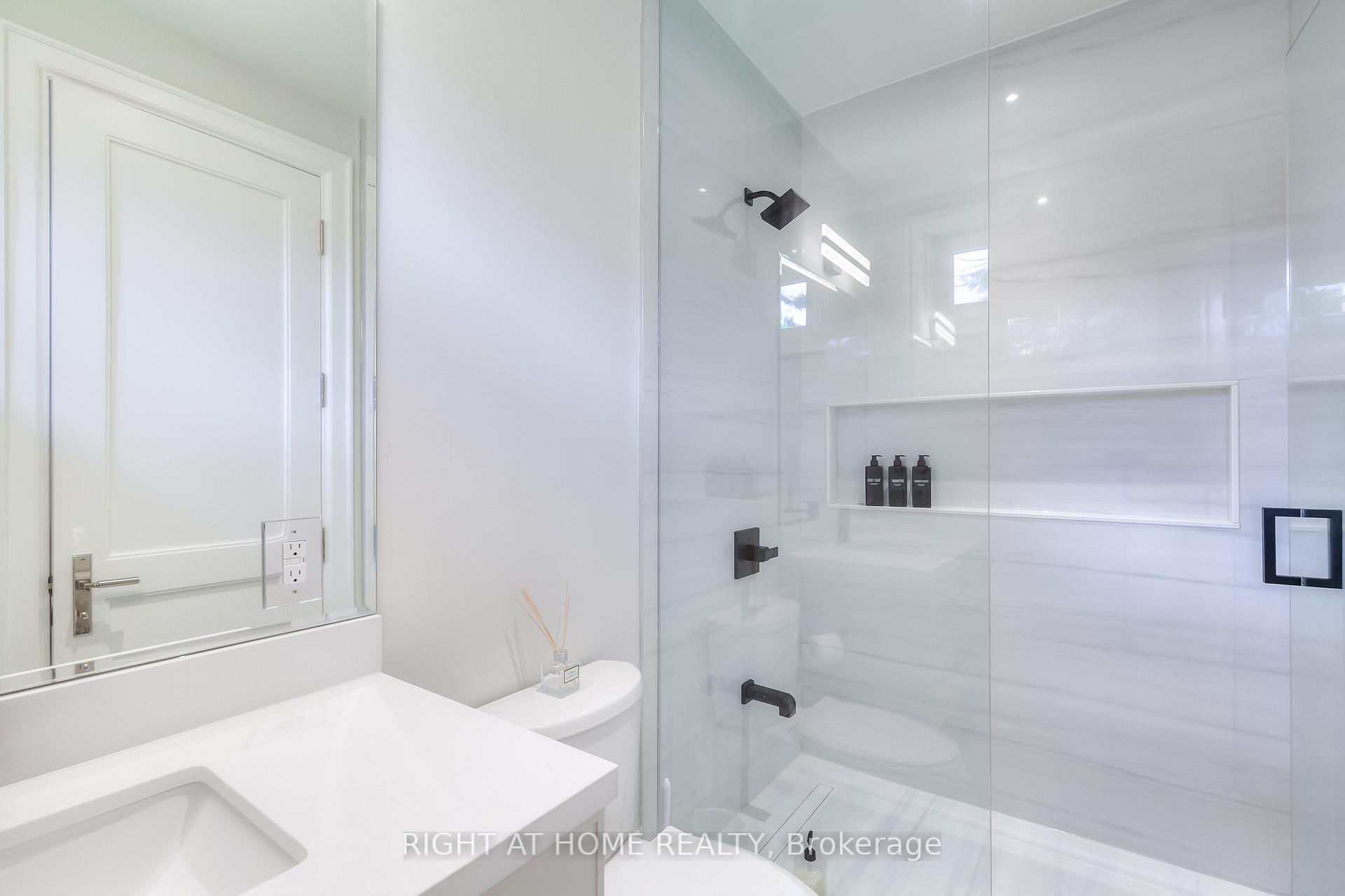 Photo 32 of 124 Shaver Avenue N, Etobicoke, Islington-City Centre West — HOMEH