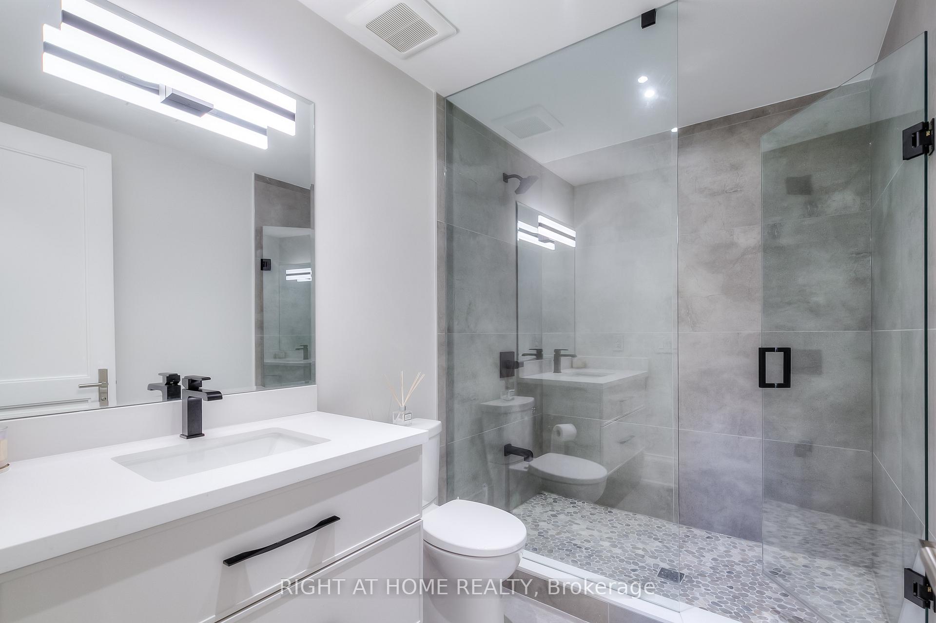Photo 33 of 124 Shaver Avenue N, Etobicoke, Islington-City Centre West — HOMEH