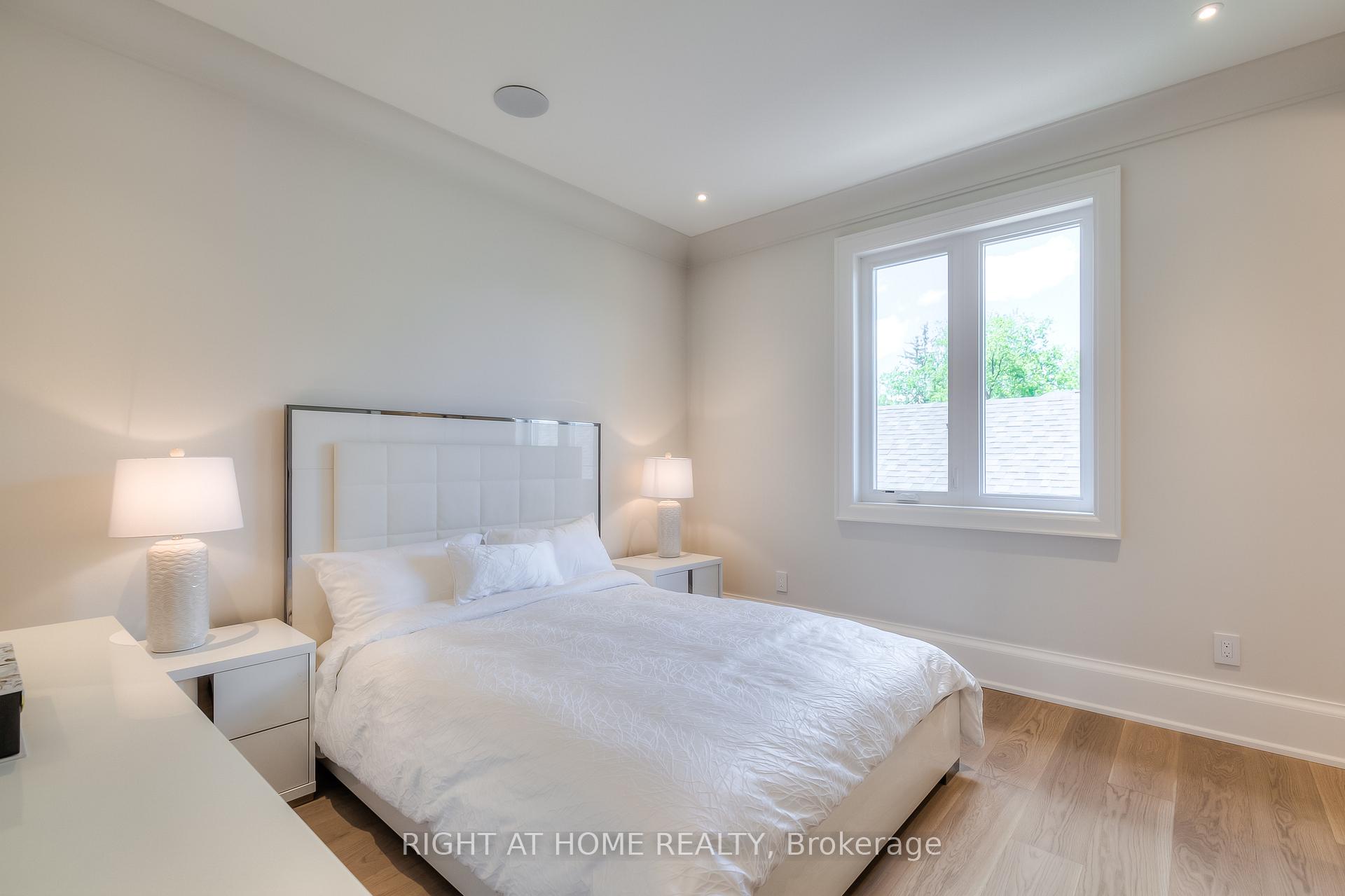 Photo 34 of 124 Shaver Avenue N, Etobicoke, Islington-City Centre West — HOMEH