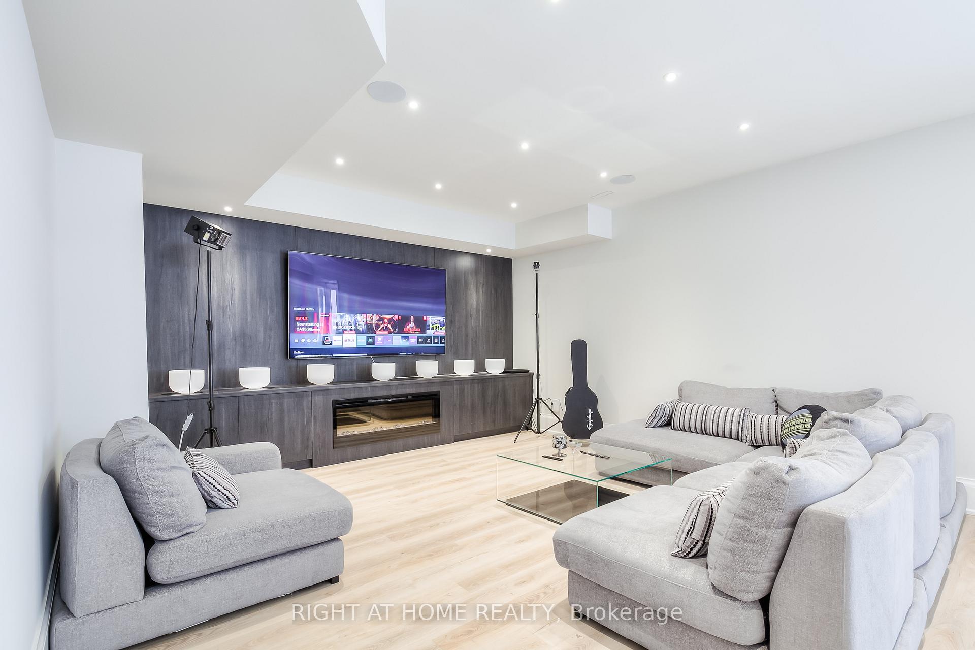 Photo 37 of 124 Shaver Avenue N, Etobicoke, Islington-City Centre West — HOMEH