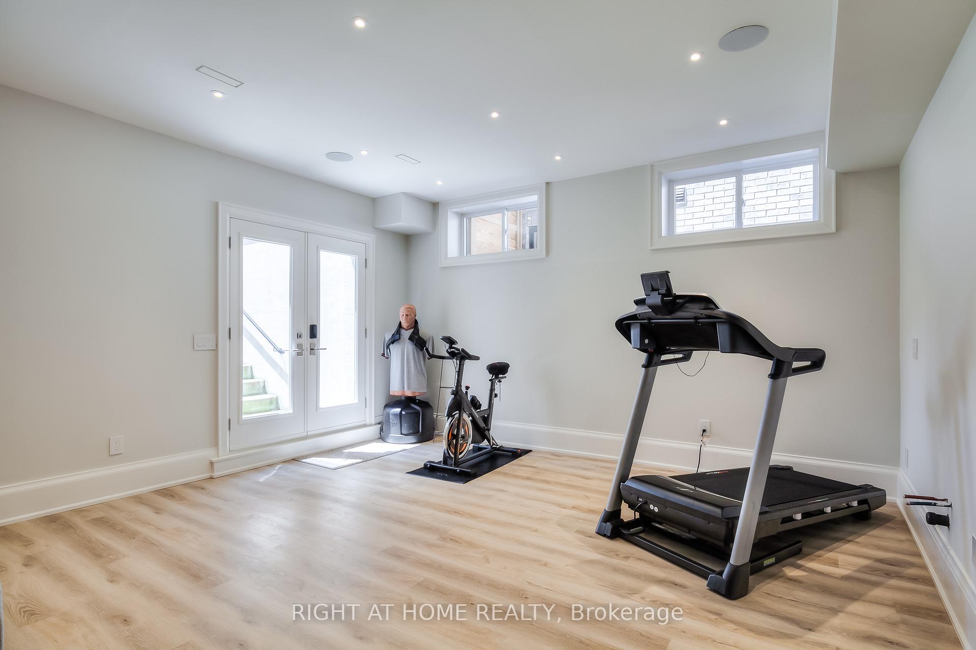Photo 38 of 124 Shaver Avenue N, Etobicoke, Islington-City Centre West — HOMEH