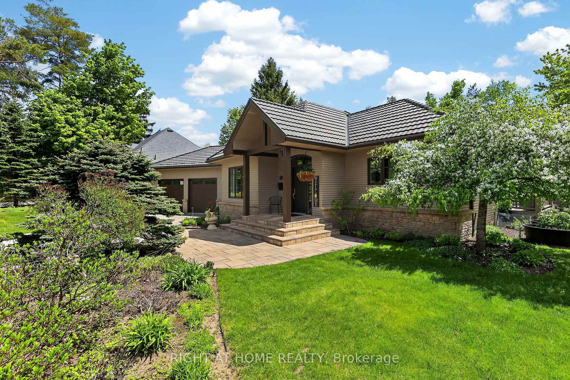 Photo 2 of 13 Alpine Way, Oro-Medonte, Horseshoe Valley — HOMEH