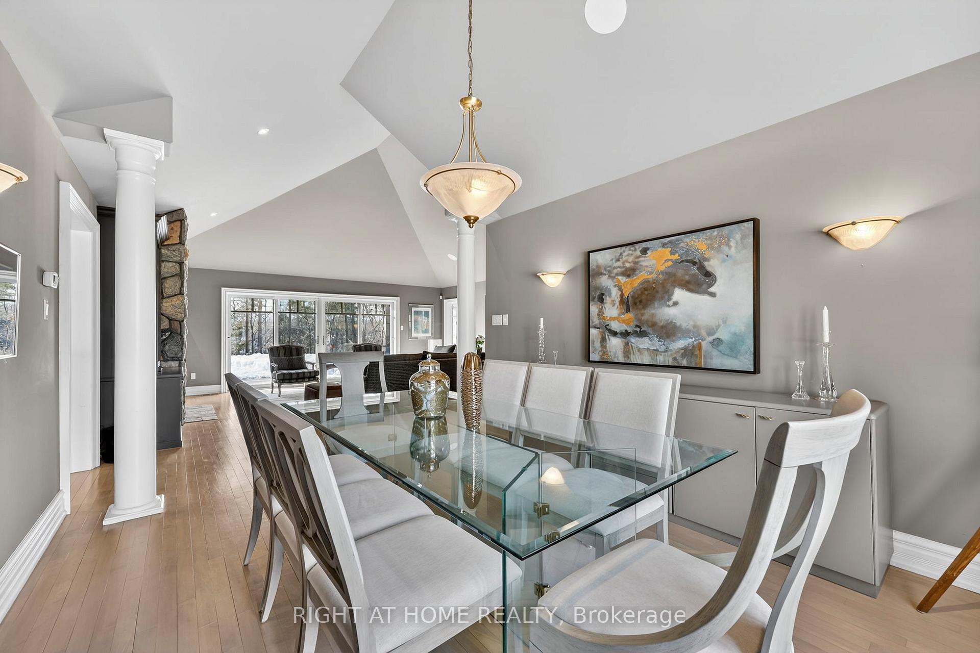 Photo 6 of 13 Alpine Way, Oro-Medonte, Horseshoe Valley — HOMEH