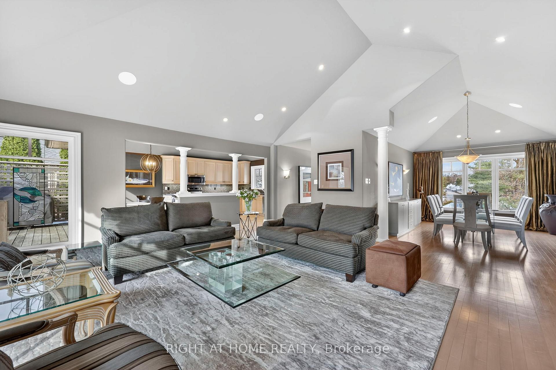 Photo 8 of 13 Alpine Way, Oro-Medonte, Horseshoe Valley — HOMEH