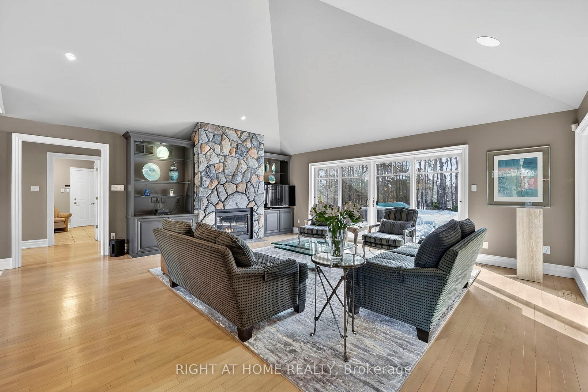 Photo 12 of 13 Alpine Way, Oro-Medonte, Horseshoe Valley — HOMEH
