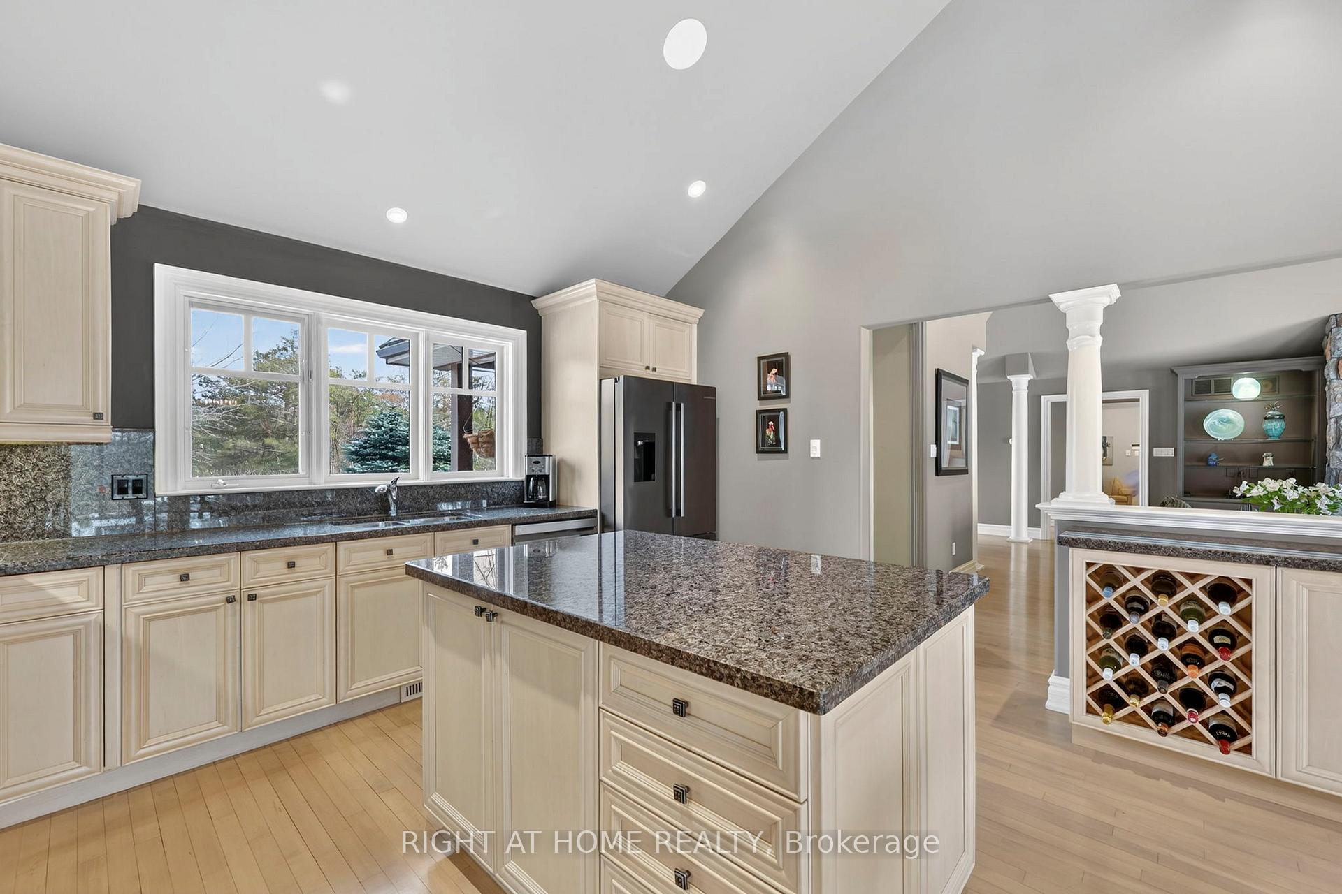Photo 17 of 13 Alpine Way, Oro-Medonte, Horseshoe Valley — HOMEH