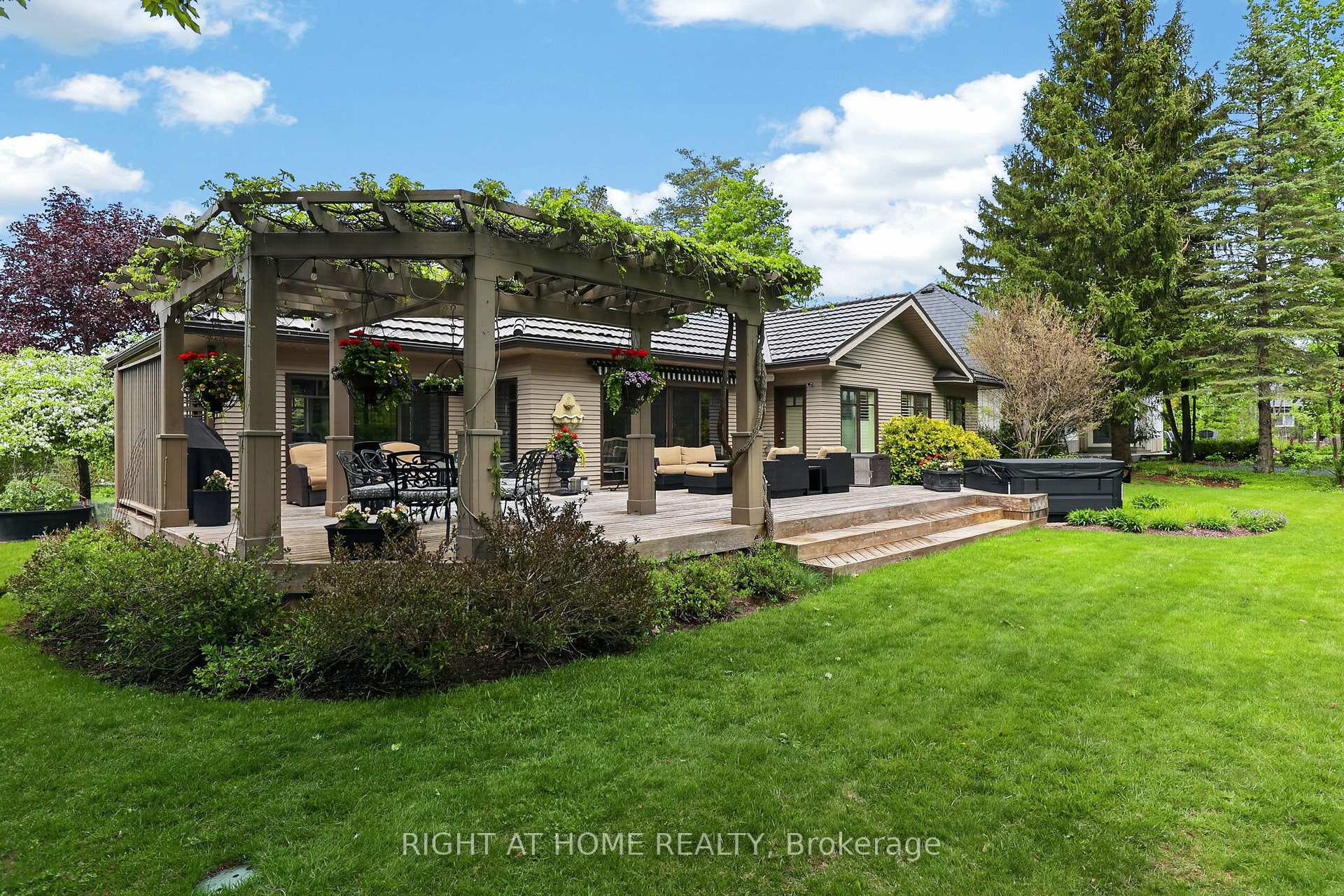 Photo 35 of 13 Alpine Way, Oro-Medonte, Horseshoe Valley — HOMEH