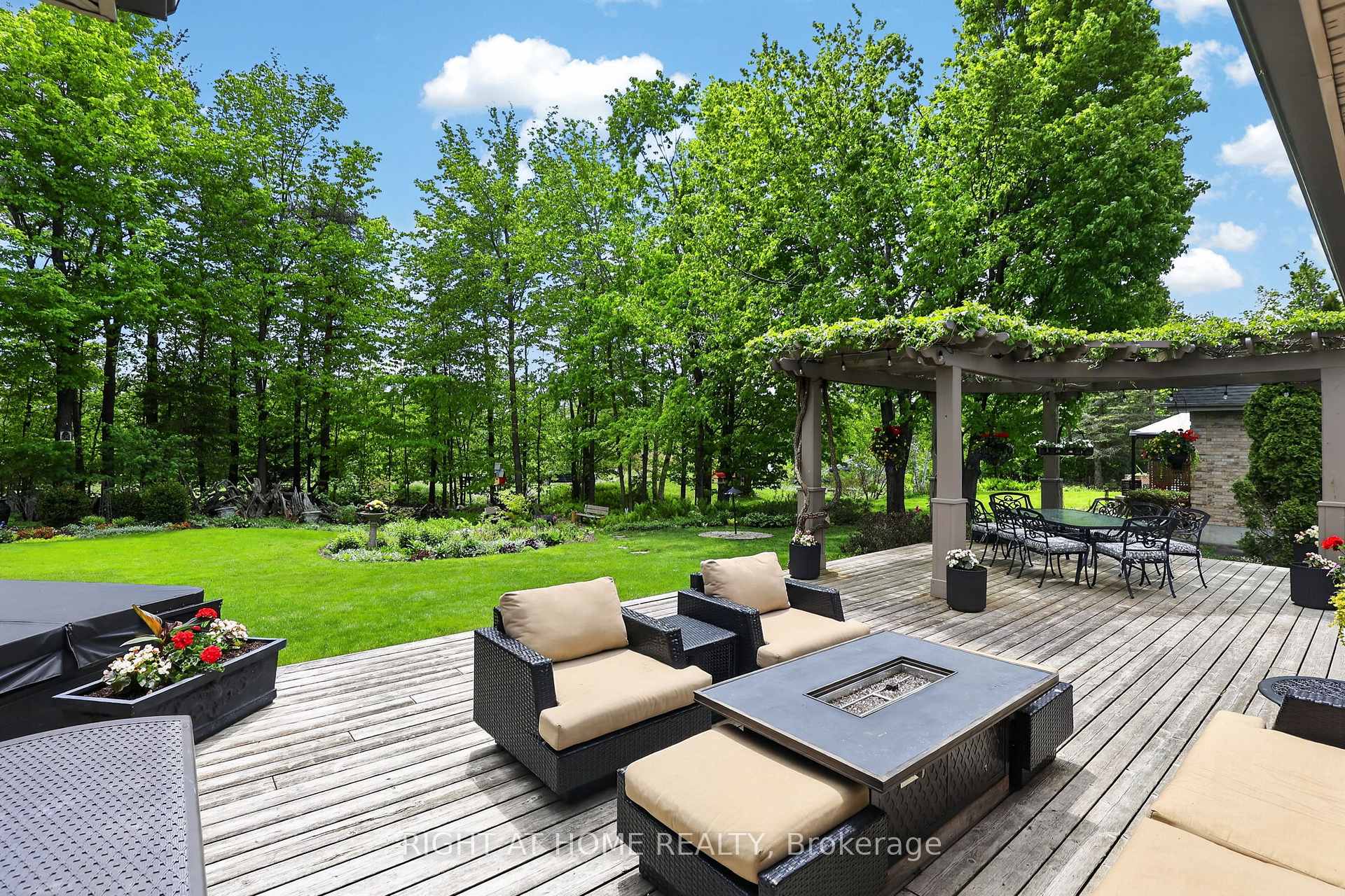 Photo 37 of 13 Alpine Way, Oro-Medonte, Horseshoe Valley — HOMEH