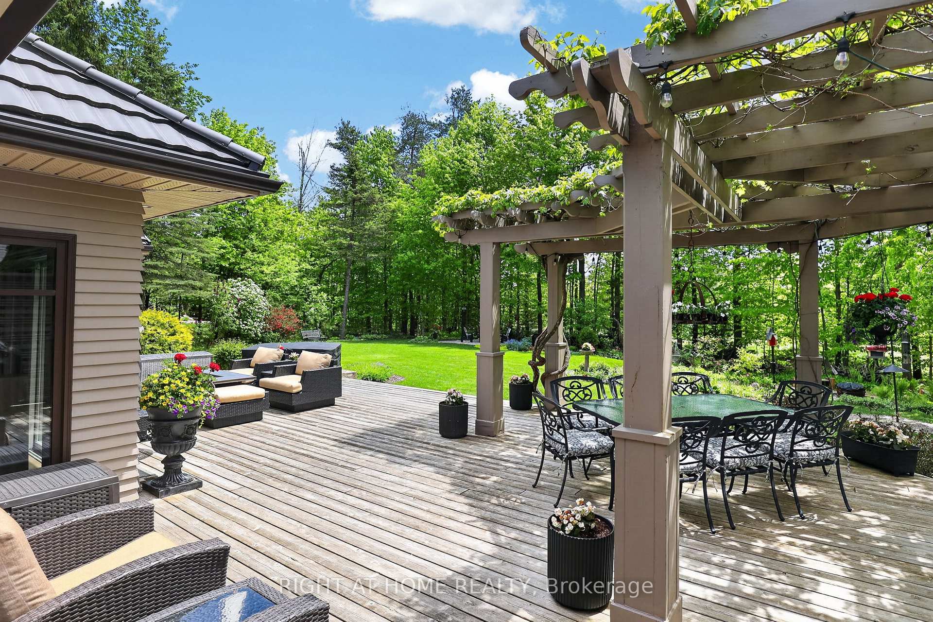 Photo 42 of 13 Alpine Way, Oro-Medonte, Horseshoe Valley — HOMEH